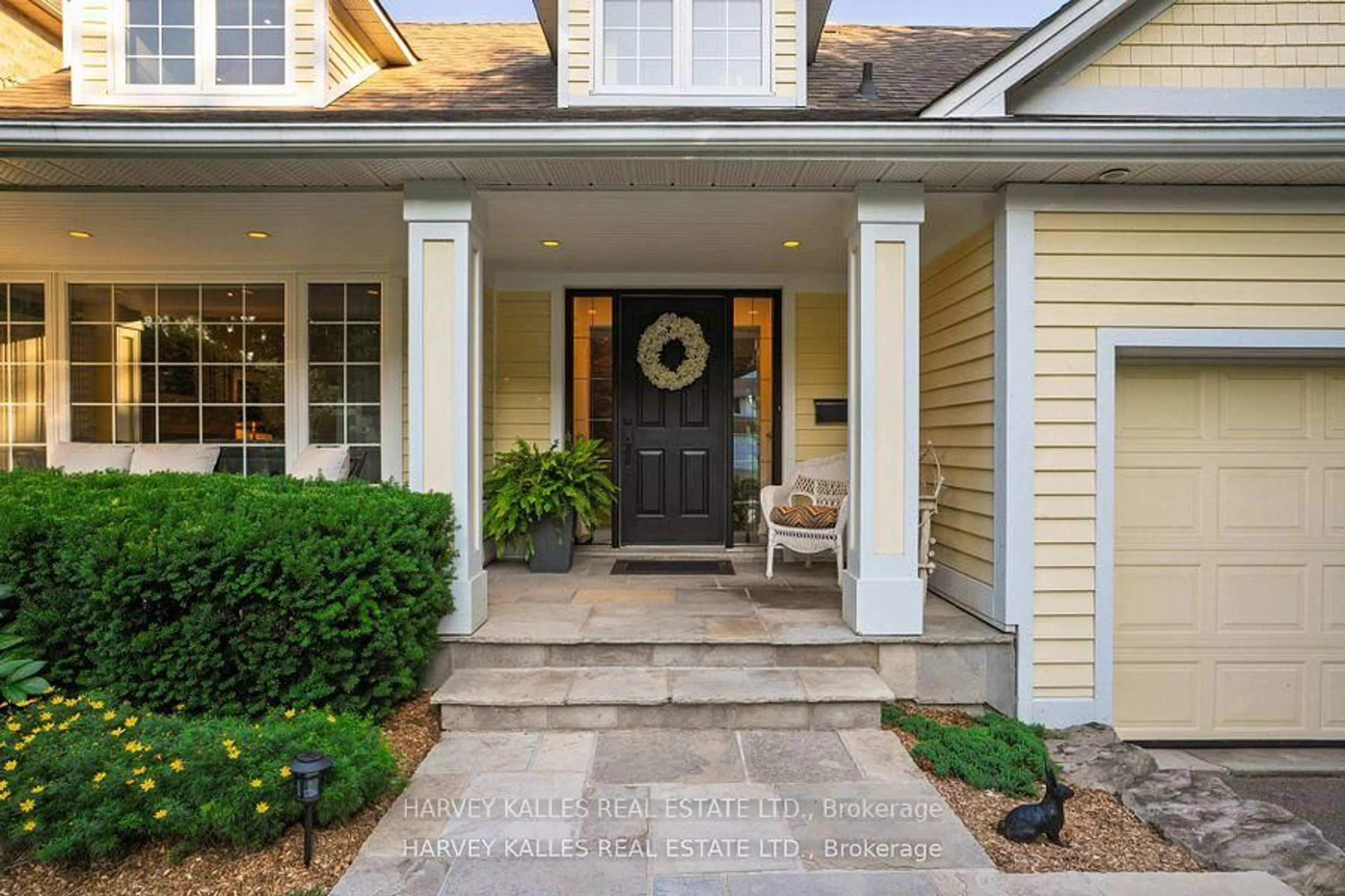 Indoor entryway for 17 Elstree Rd, Toronto Ontario M9A 3Y9