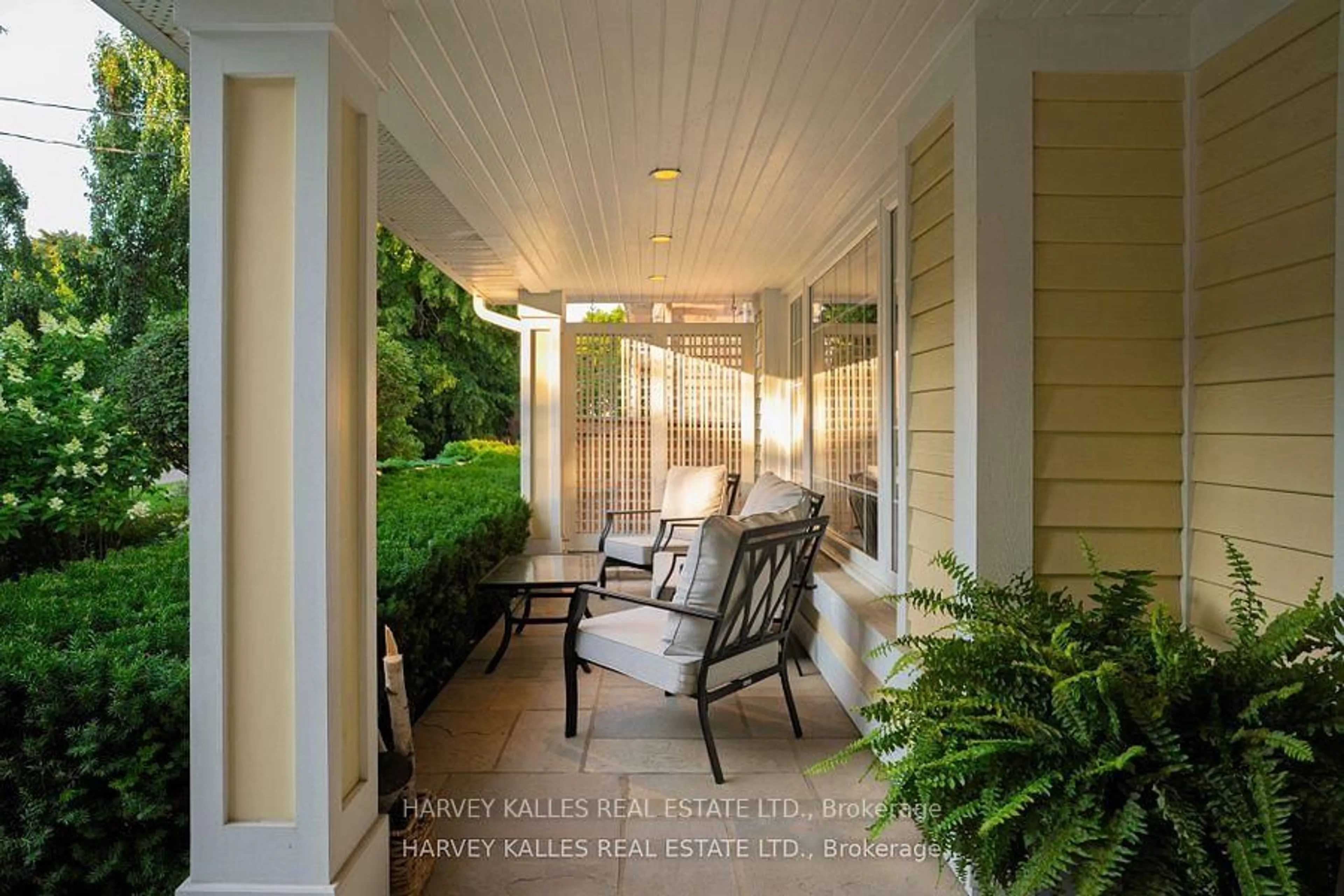 Patio, street for 17 Elstree Rd, Toronto Ontario M9A 3Y9