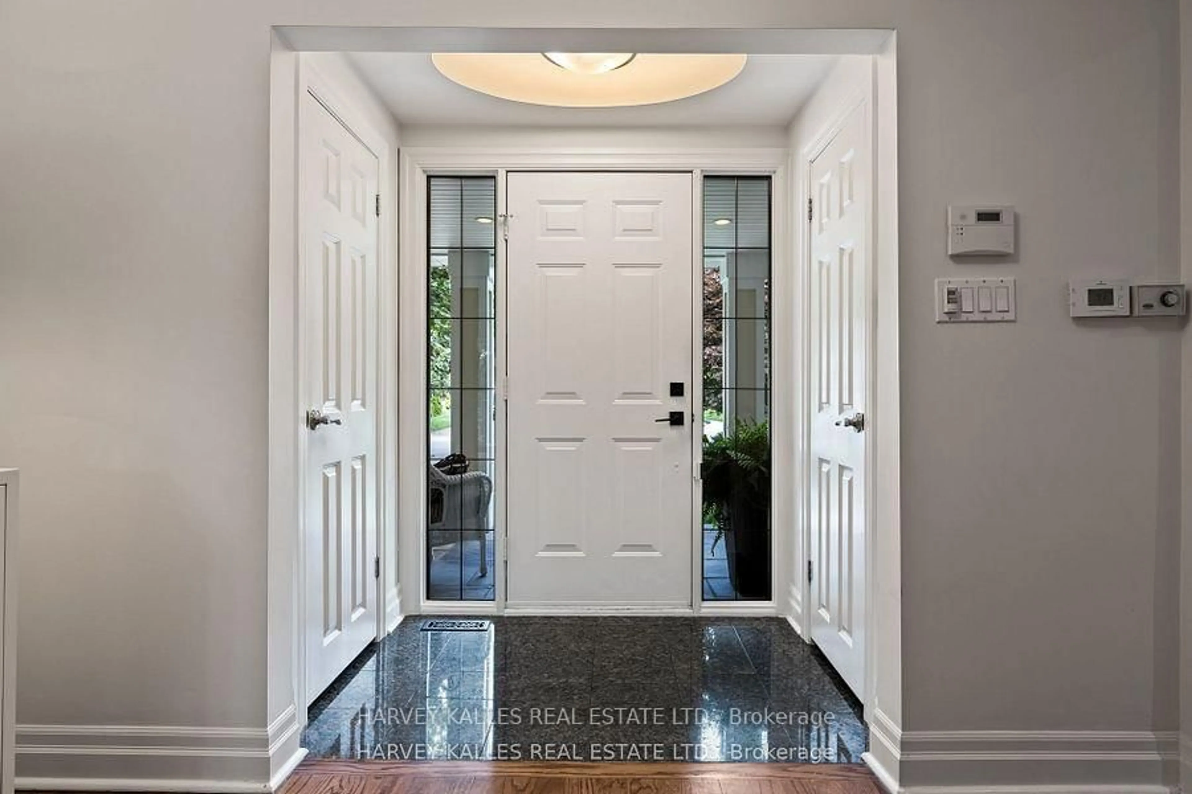 Indoor entryway for 17 Elstree Rd, Toronto Ontario M9A 3Y9