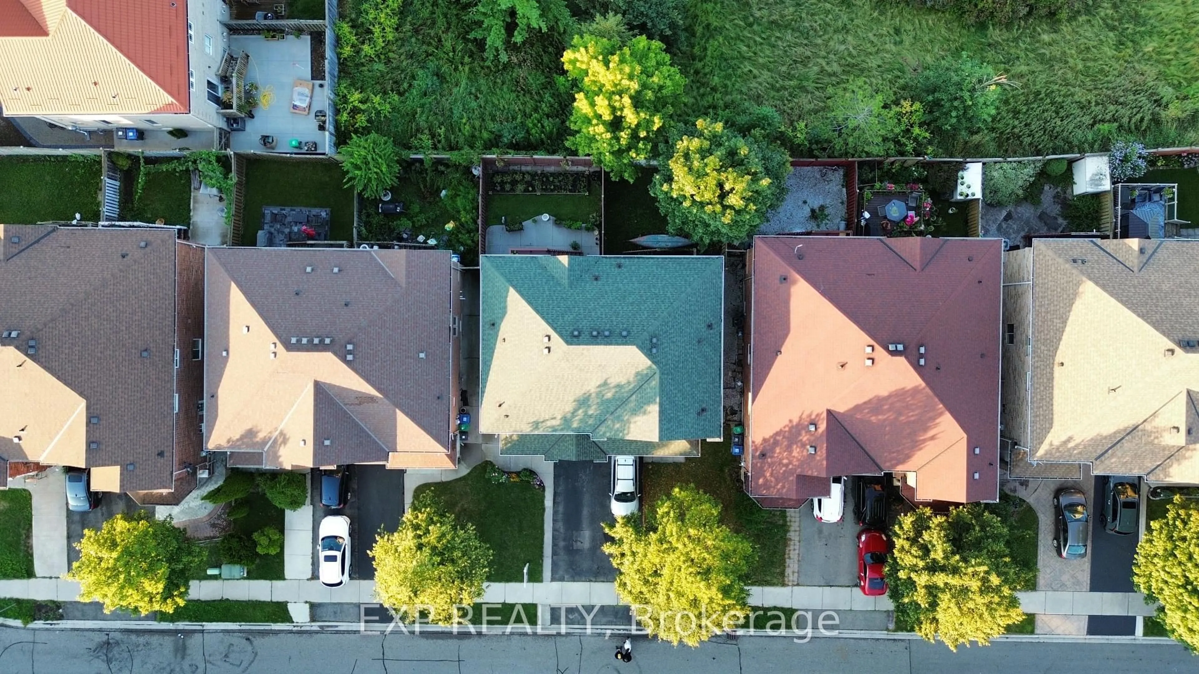 A pic from outside/outdoor area/front of a property/back of a property/a pic from drone, city buildings view from balcony for 37 Farthingale Cres, Brampton Ontario L7A 1S8