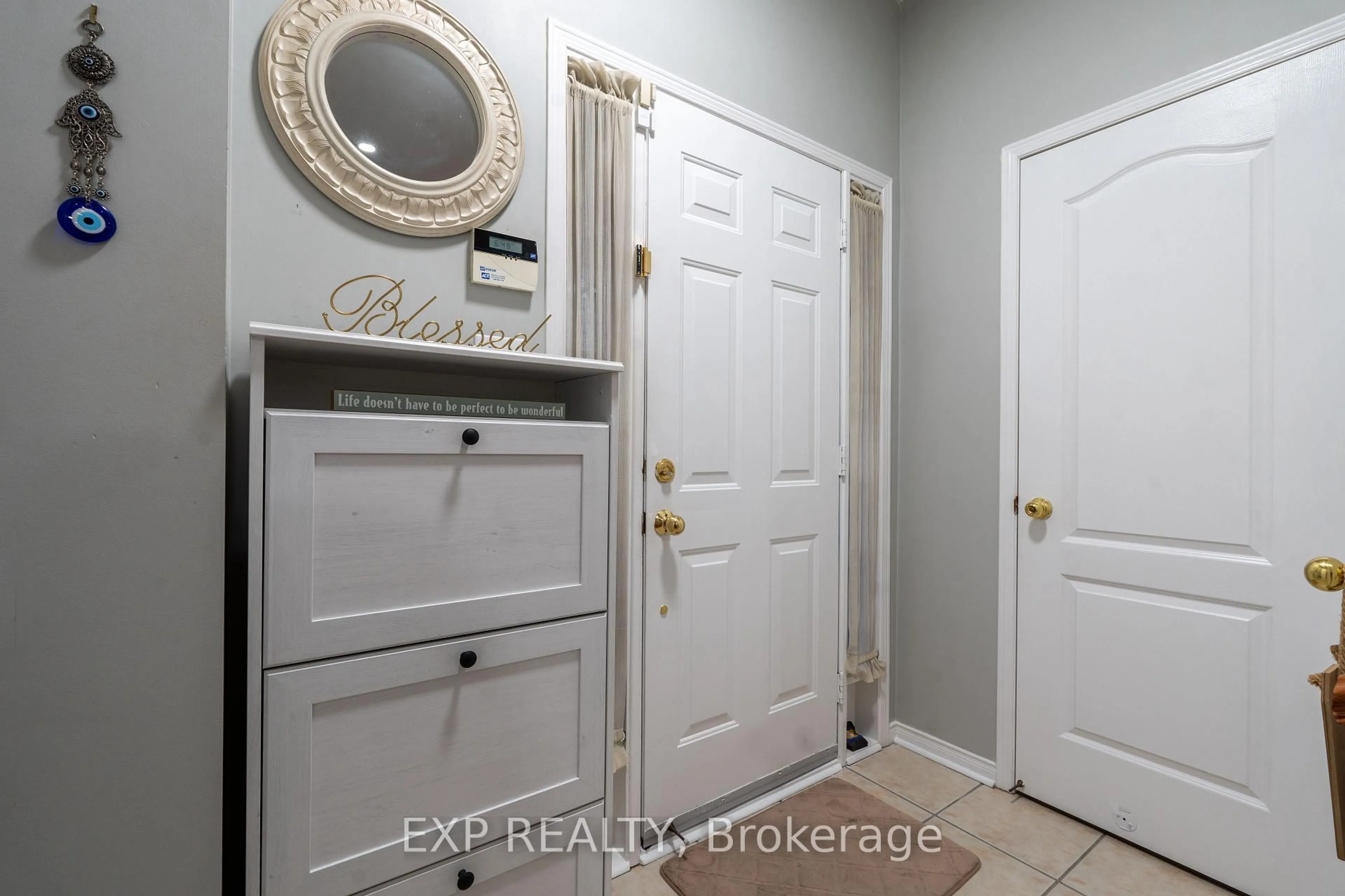 Indoor entryway for 37 Farthingale Cres, Brampton Ontario L7A 1S8