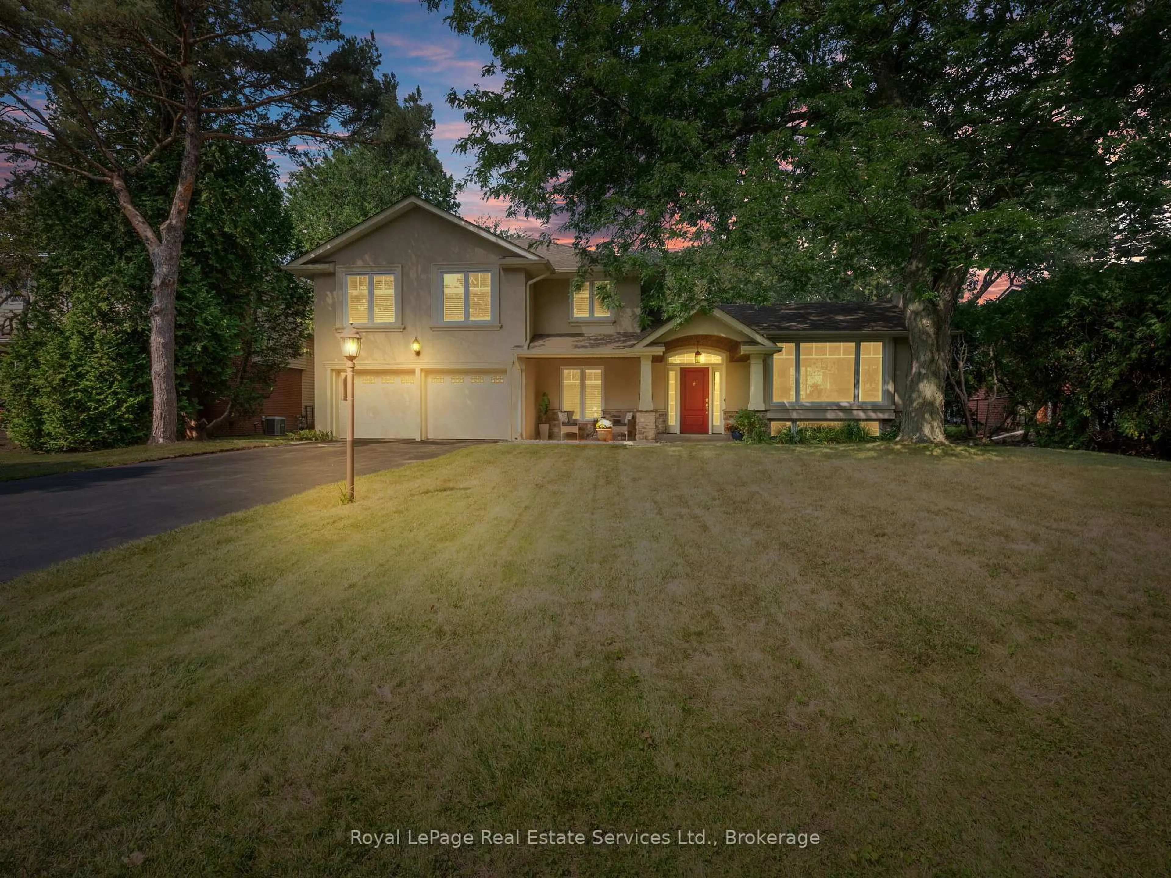 A pic from outside/outdoor area/front of a property/back of a property/a pic from drone, street for 1465 Shamrock Lane, Oakville Ontario L6L 1R1