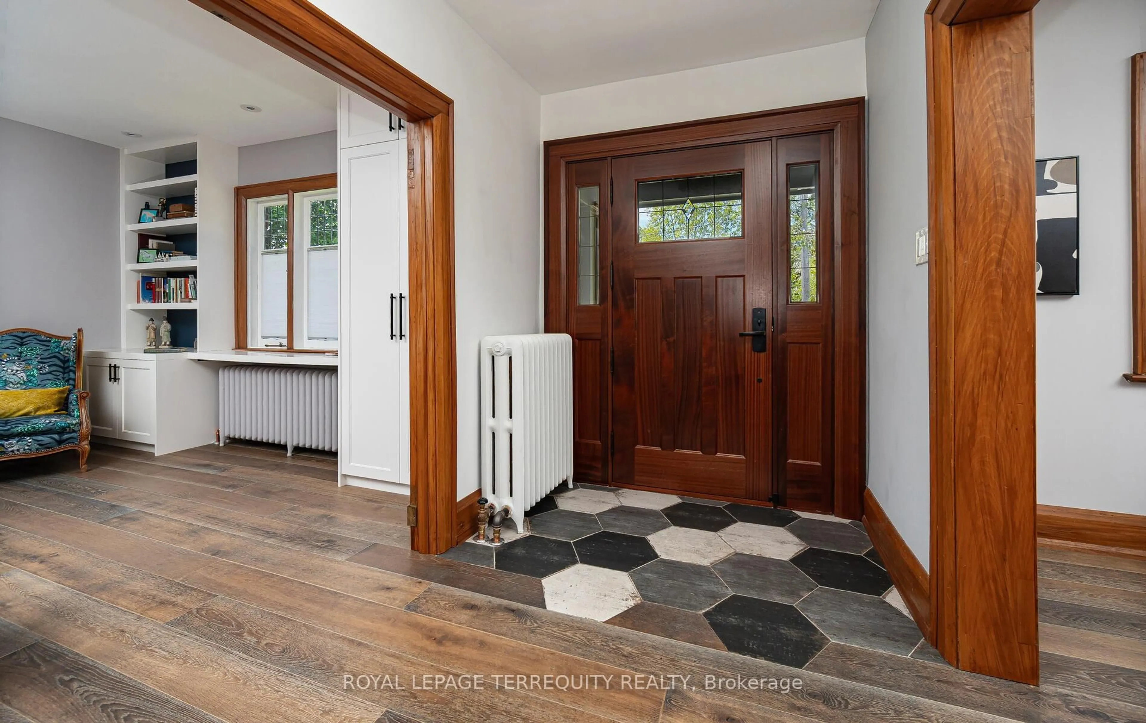 Indoor entryway for 59 Baby Point Rd, Toronto Ontario M6S 2G4