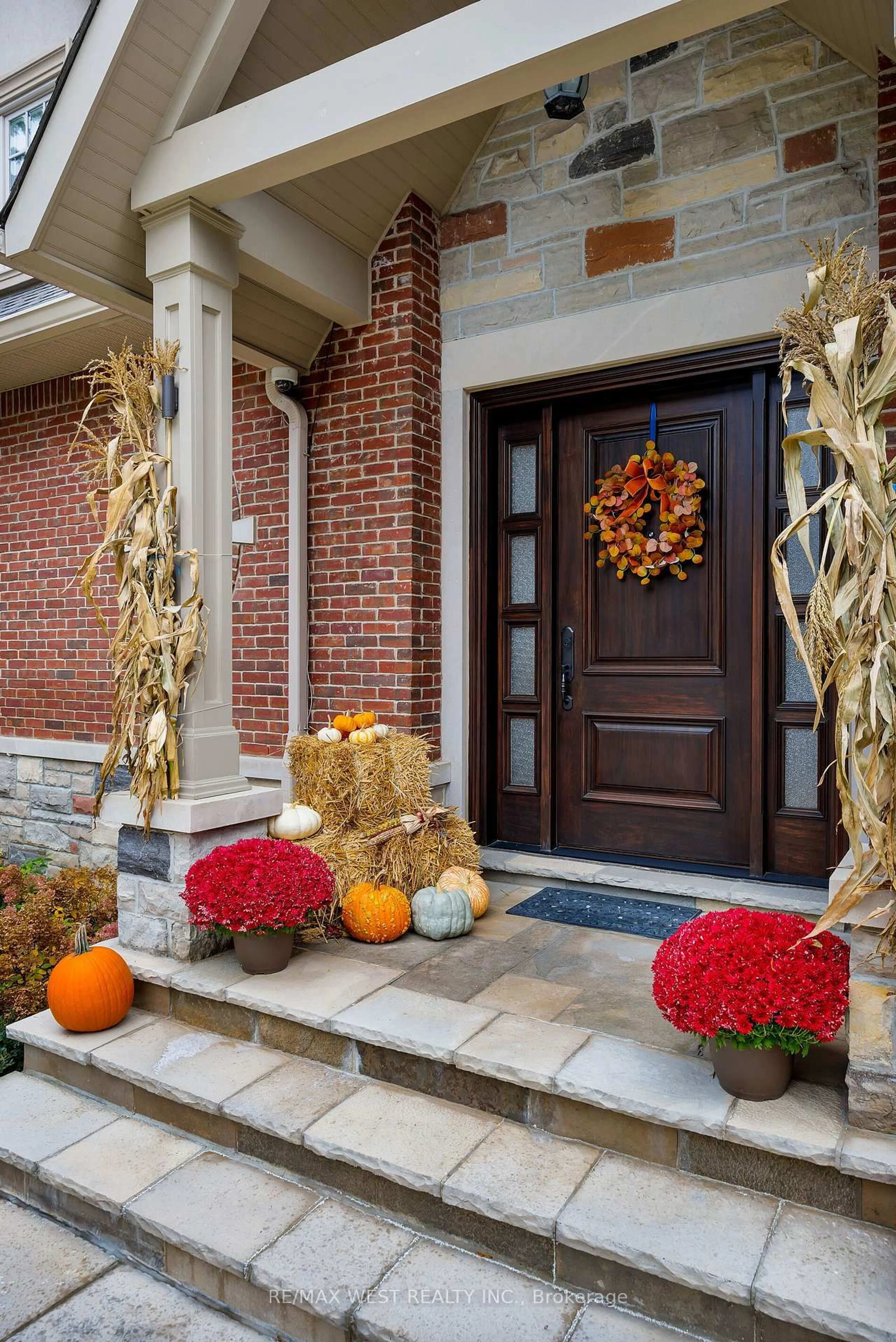 Indoor entryway for 37 Cedarland Dr, Toronto Ontario M9A 2K5
