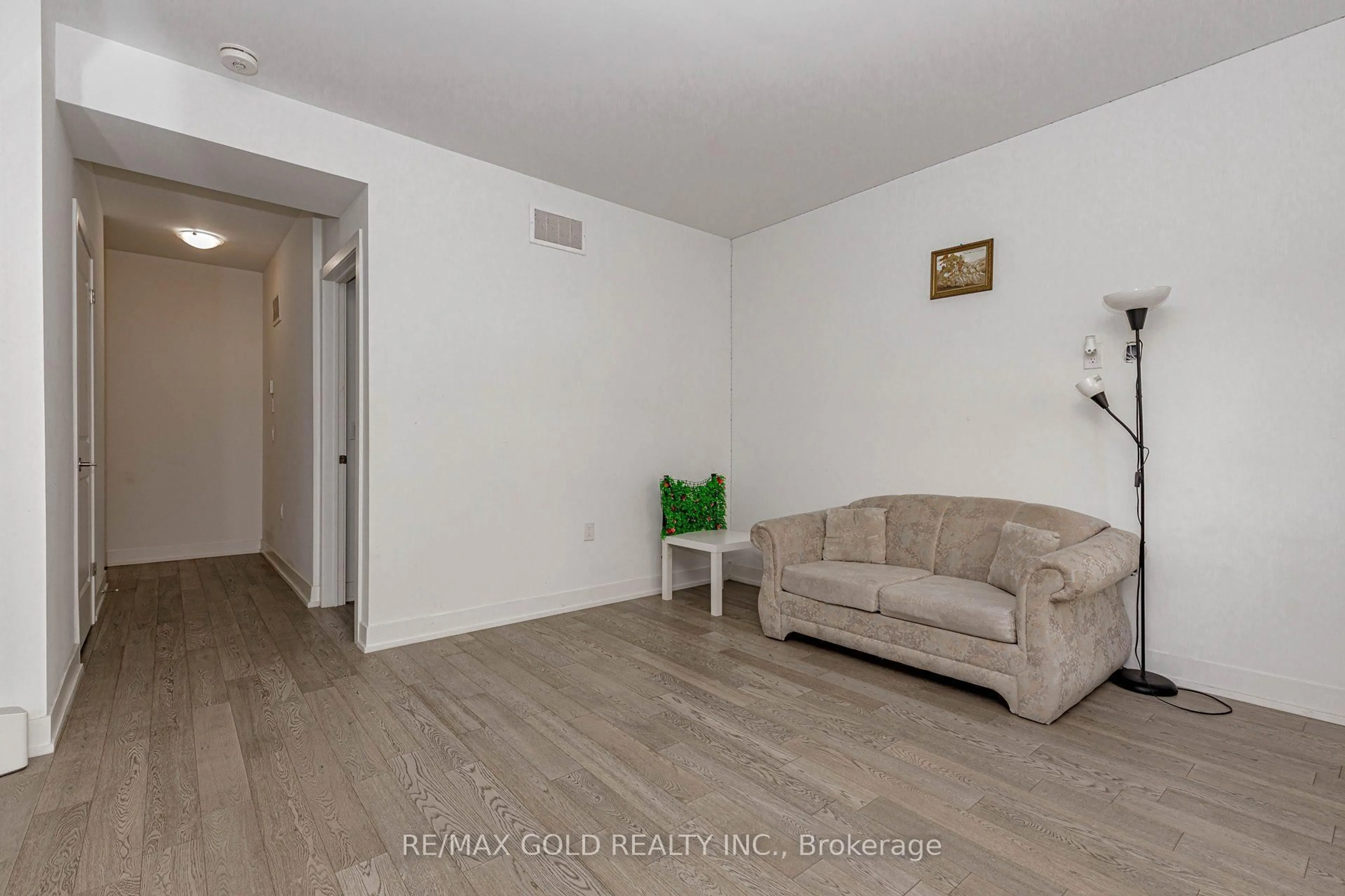 A pic of a room for 1075 Douglas Mccurdy Comm #148, Mississauga Ontario L5G 0C6