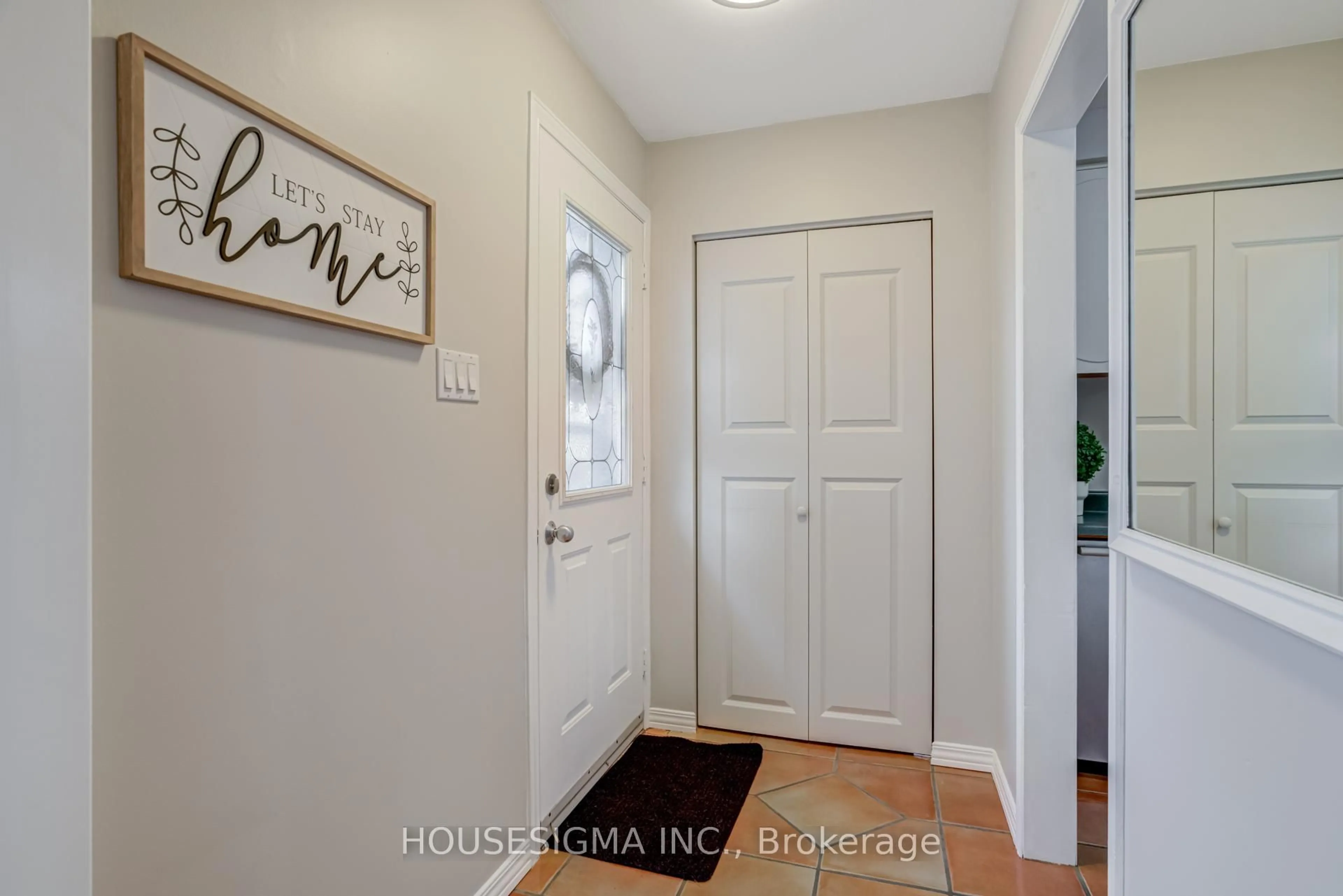 Indoor entryway for 93 Dawson Rd, Orangeville Ontario L9W 2W7