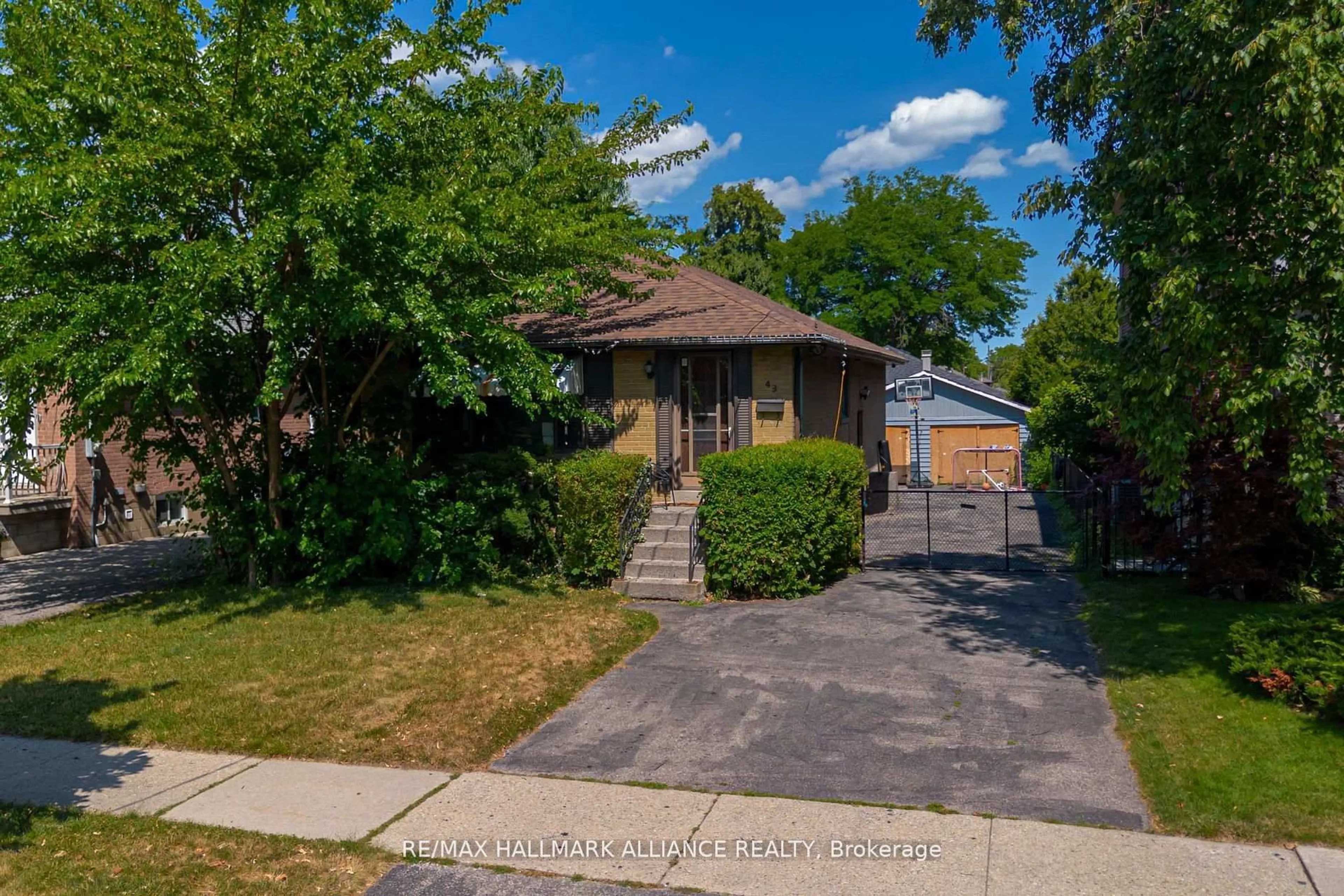 A pic from outside/outdoor area/front of a property/back of a property/a pic from drone, street for 43 Trueman Ave, Toronto Ontario M8Z 5A3