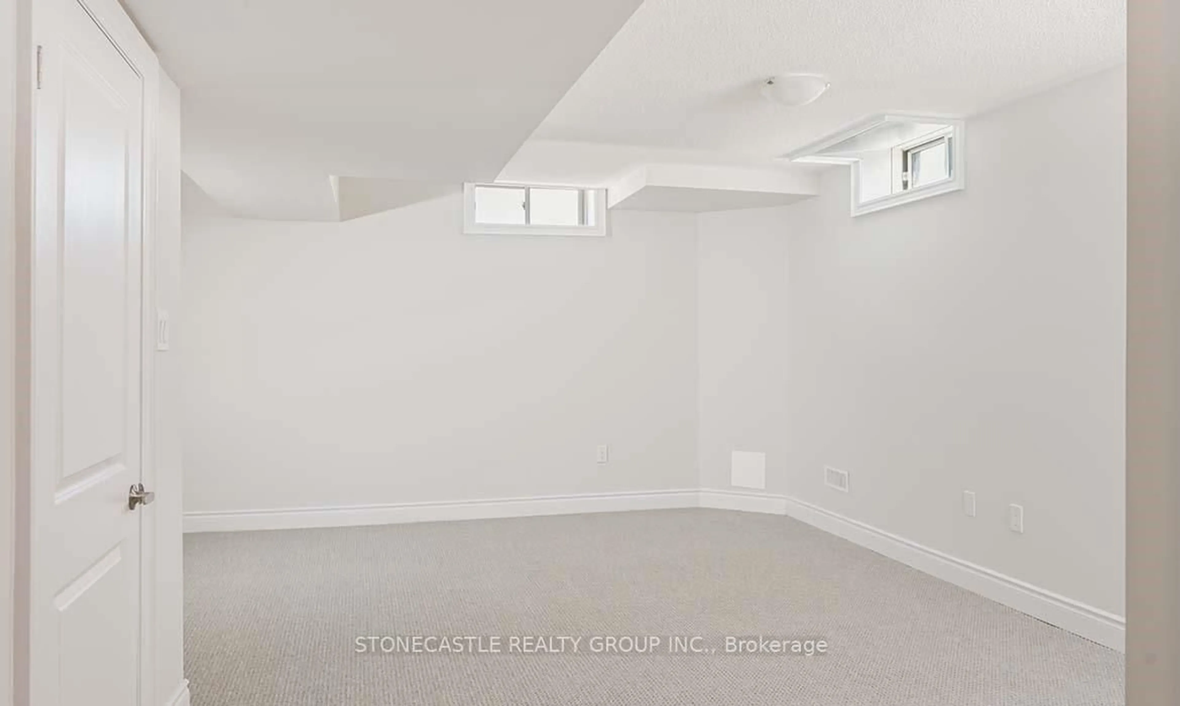 A pic of a room for 1378 Courtleigh Tr, Oakville Ontario L6H 7Y6