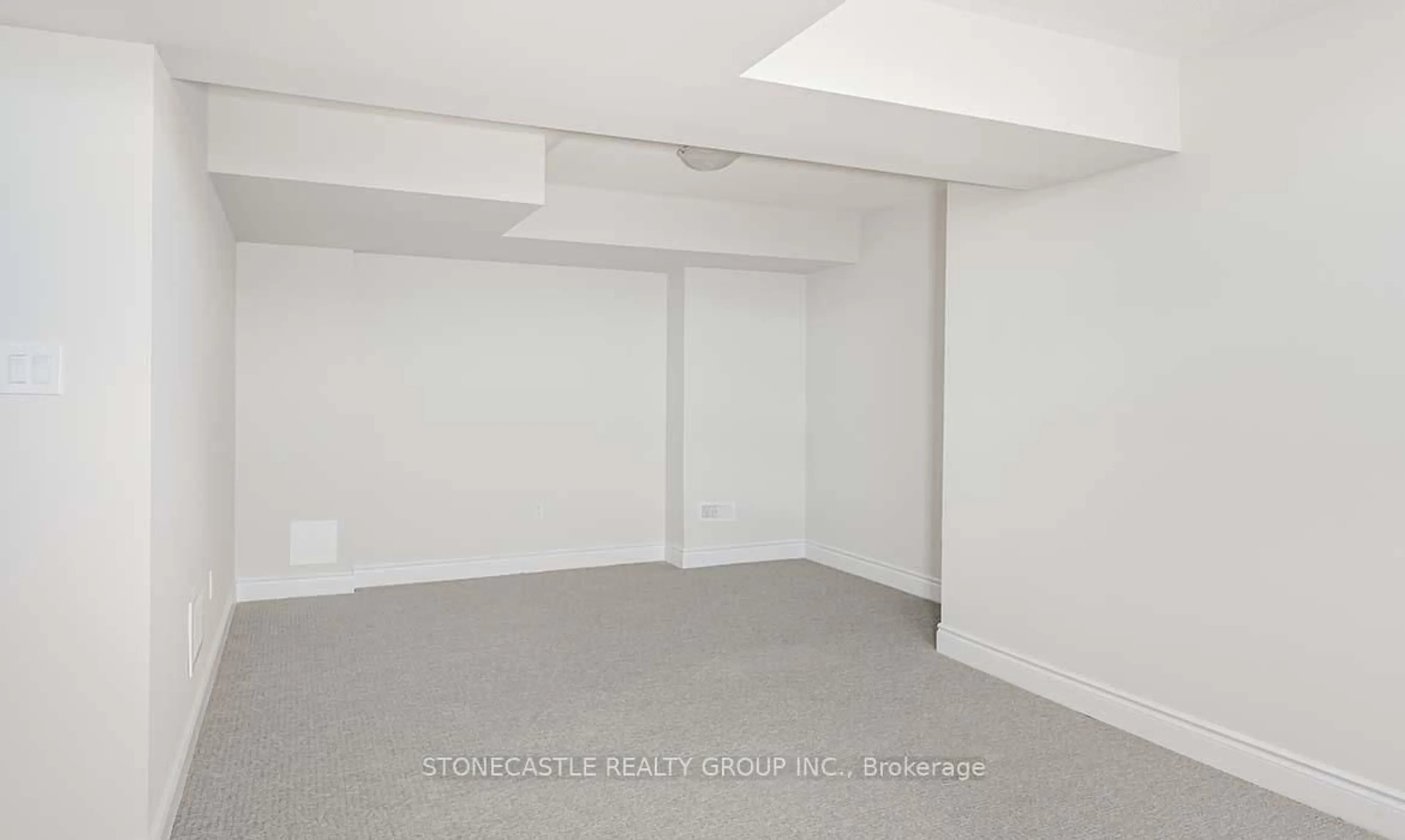 A pic of a room for 1378 Courtleigh Tr, Oakville Ontario L6H 7Y6