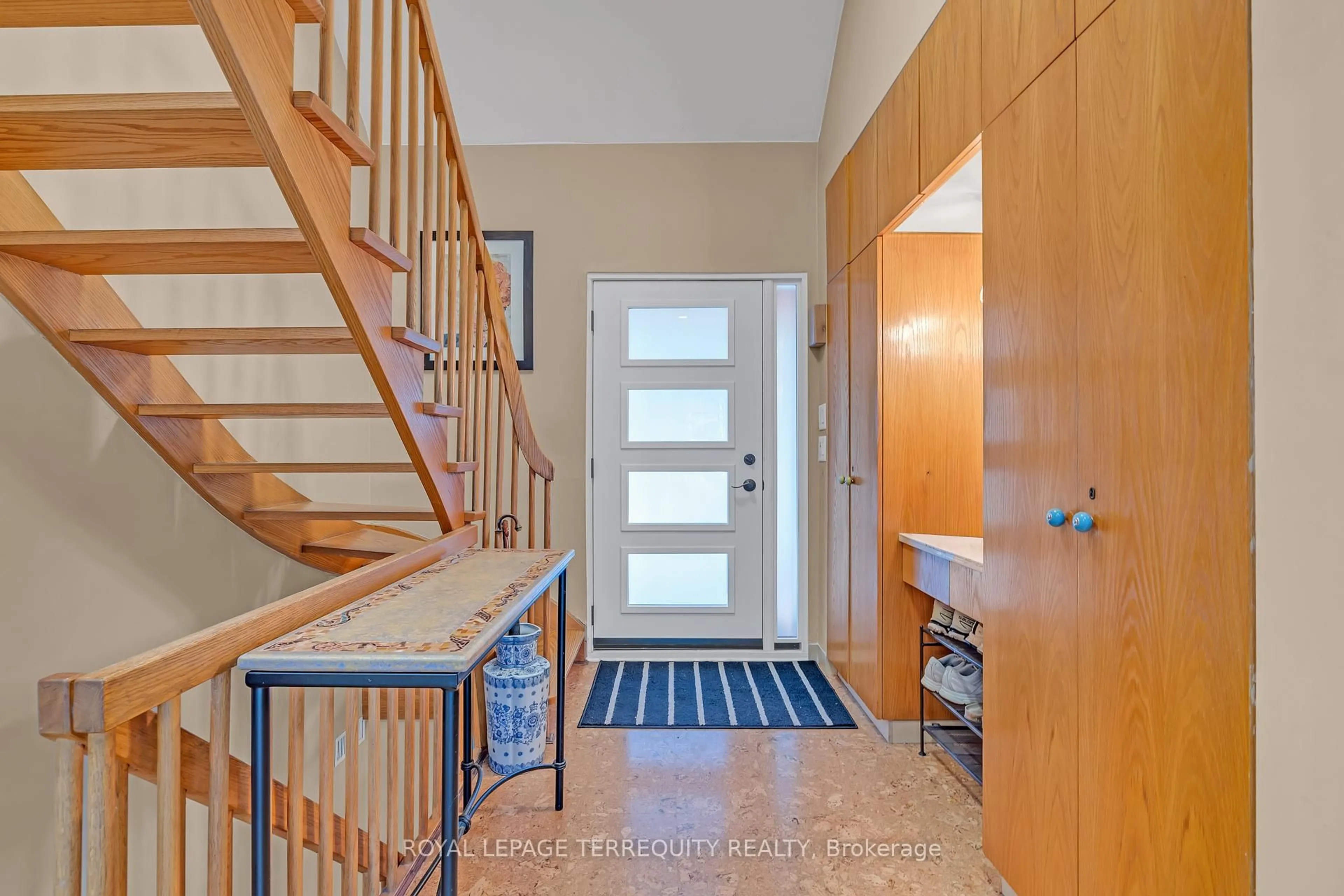Indoor entryway for 61 Parkchester Rd, Toronto Ontario M6M 2S1