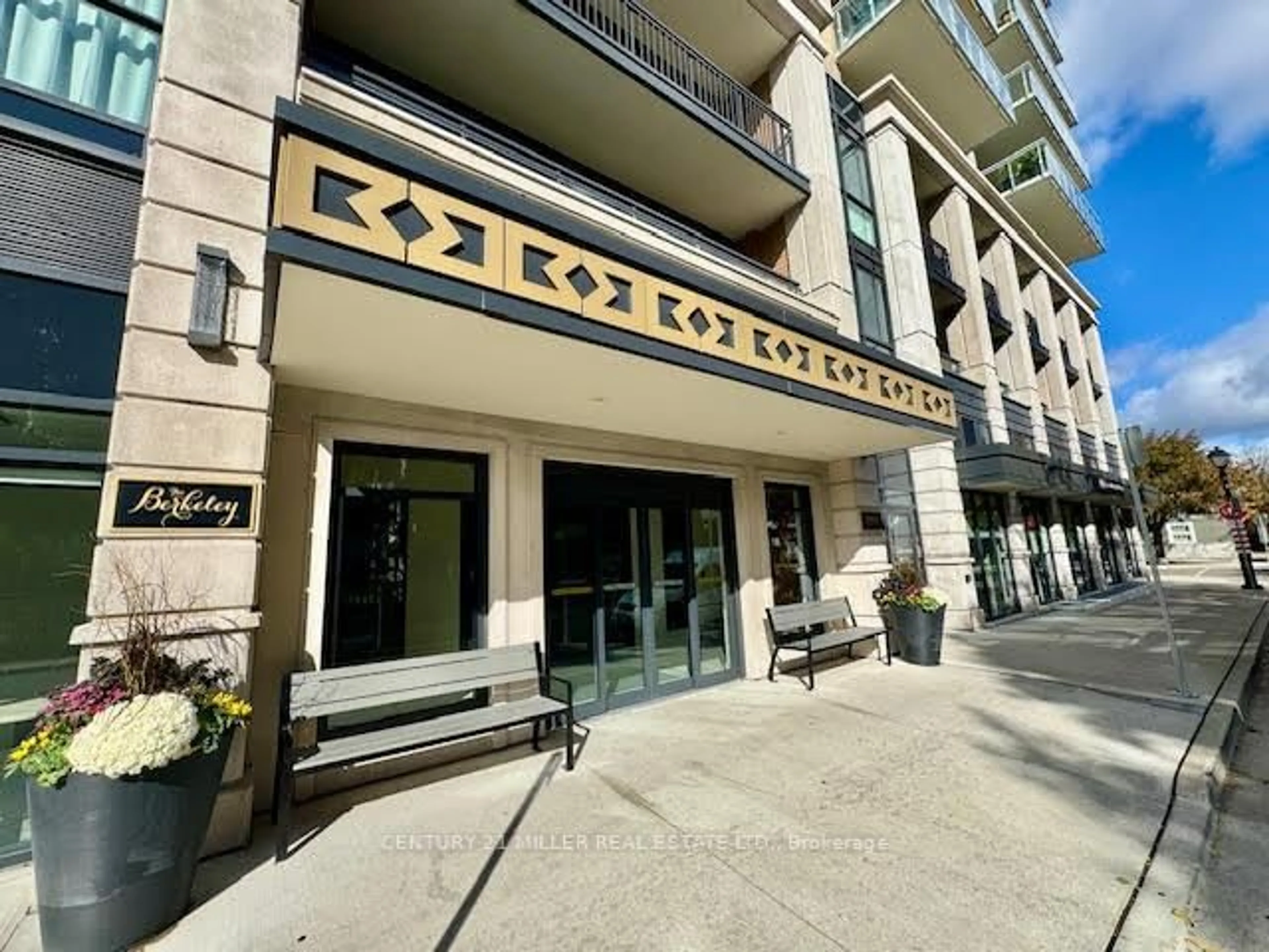 Indoor foyer for 2025 Maria St #807, Burlington Ontario L7R 2M5