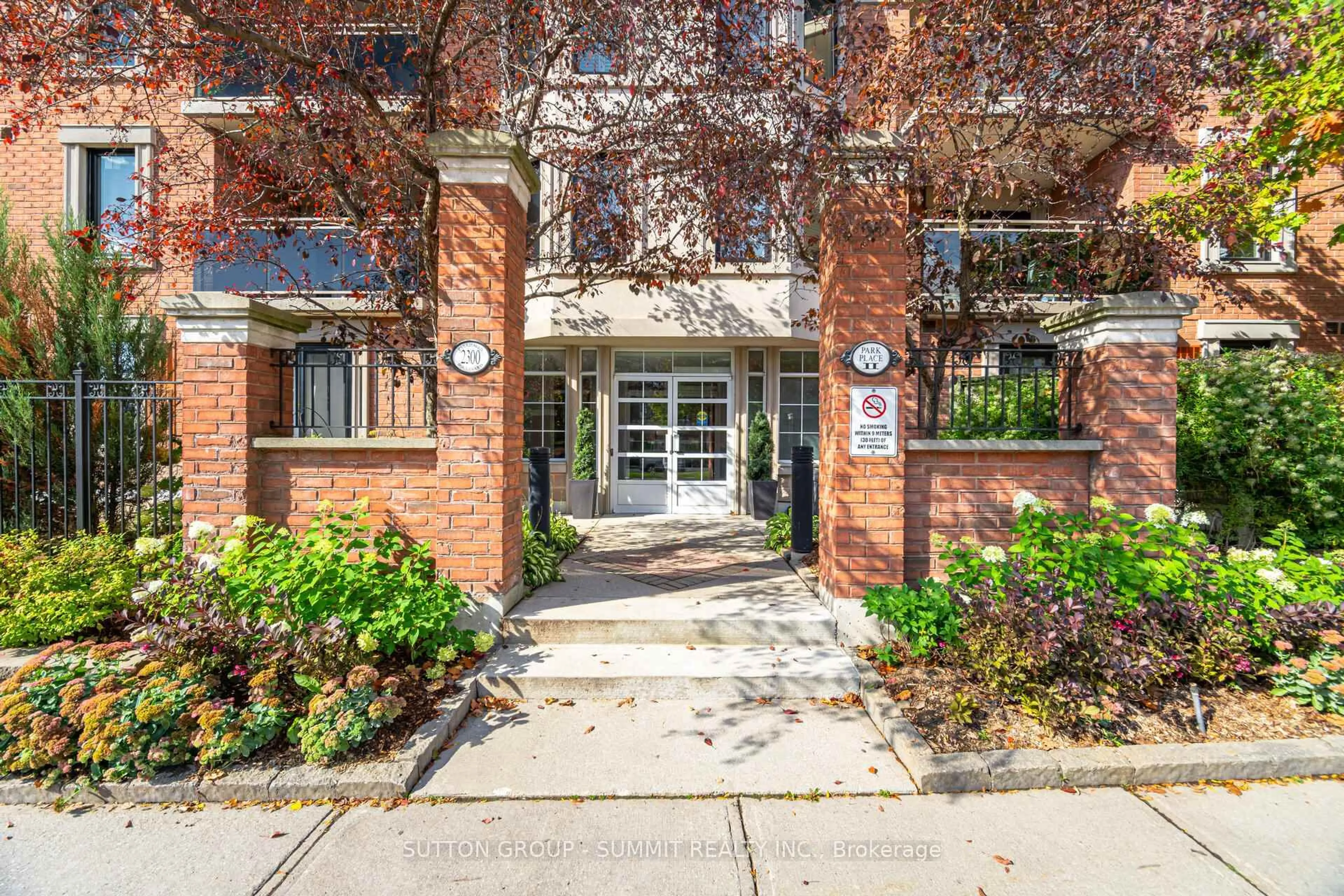 Indoor foyer for 2300 Parkhaven Blvd #207, Oakville Ontario L6H 6V9