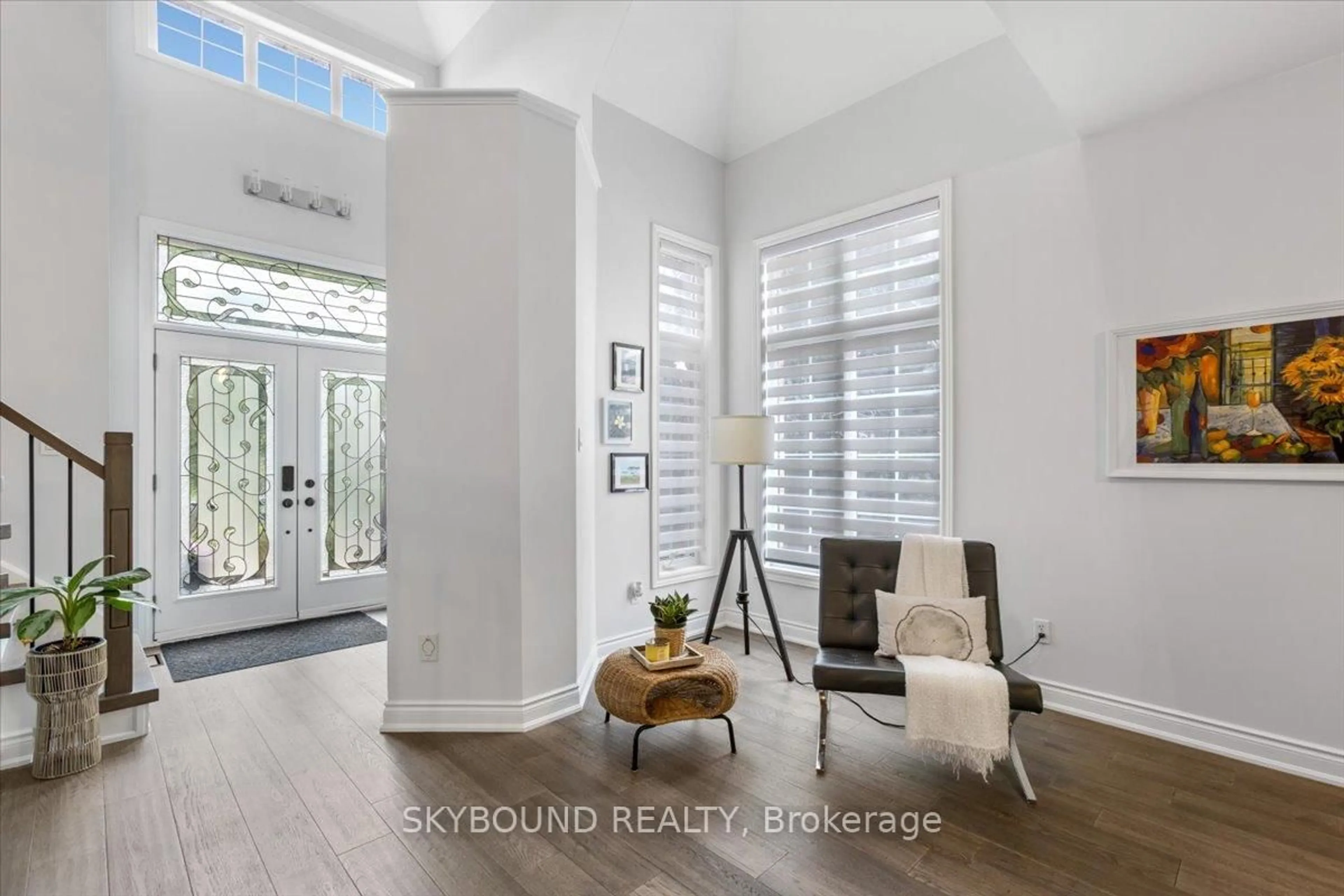 Indoor entryway for 5 Chaplin Cres, Halton Hills Ontario L7G 5Y4