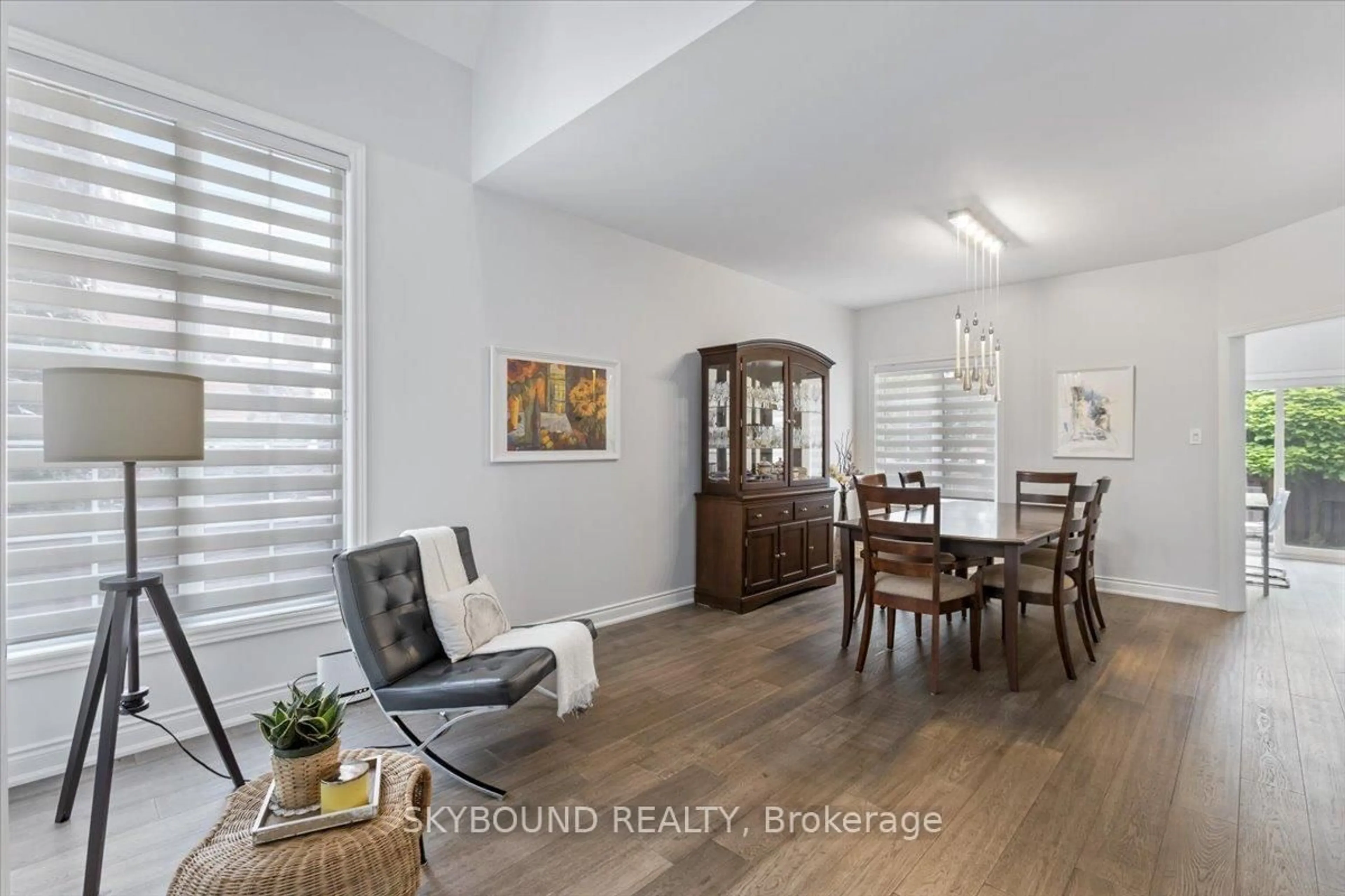 Dining room, wood/laminate floor for 5 Chaplin Cres, Halton Hills Ontario L7G 5Y4