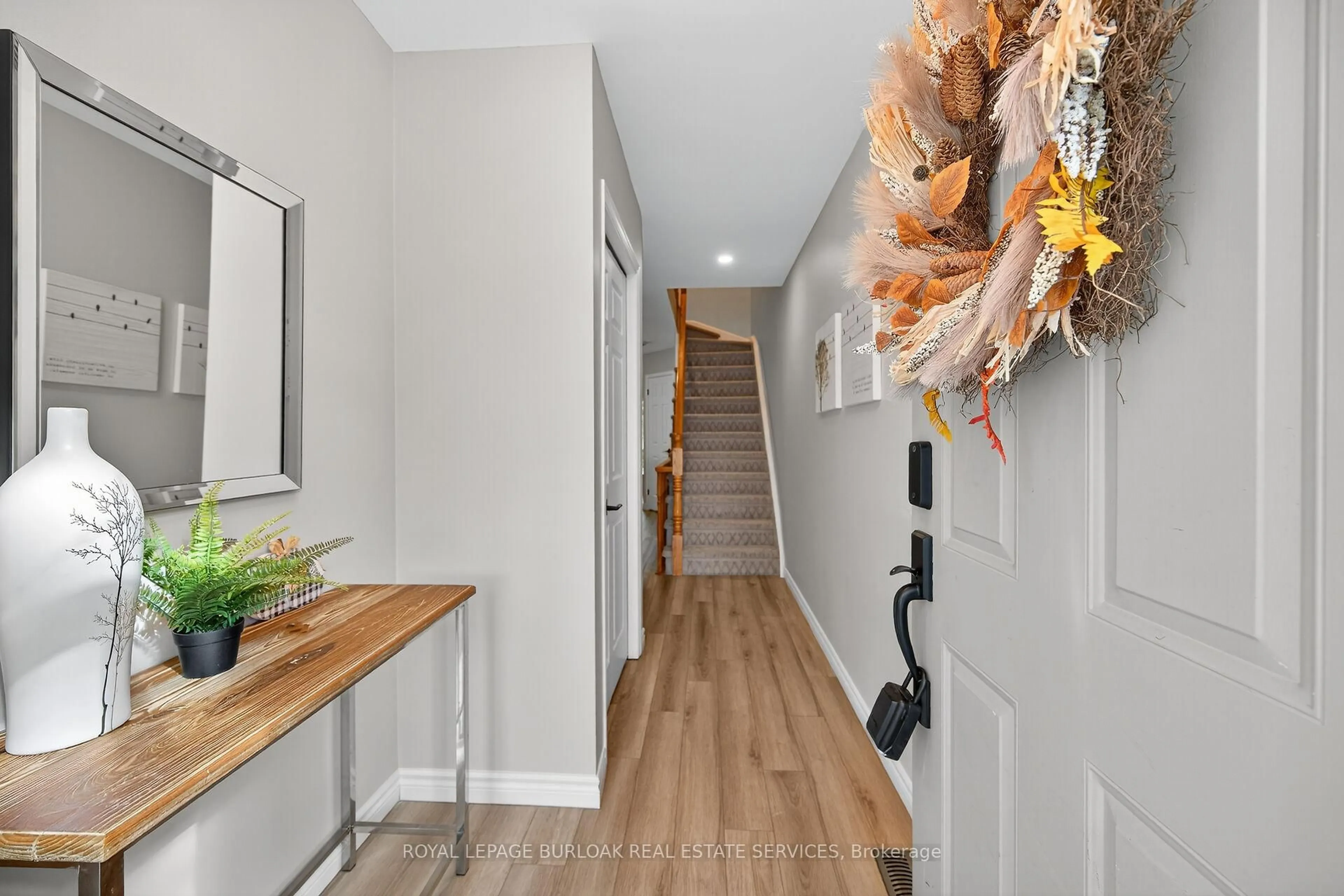 Indoor entryway for 2015 Cleaver Ave #28, Burlington Ontario L7M 4J7