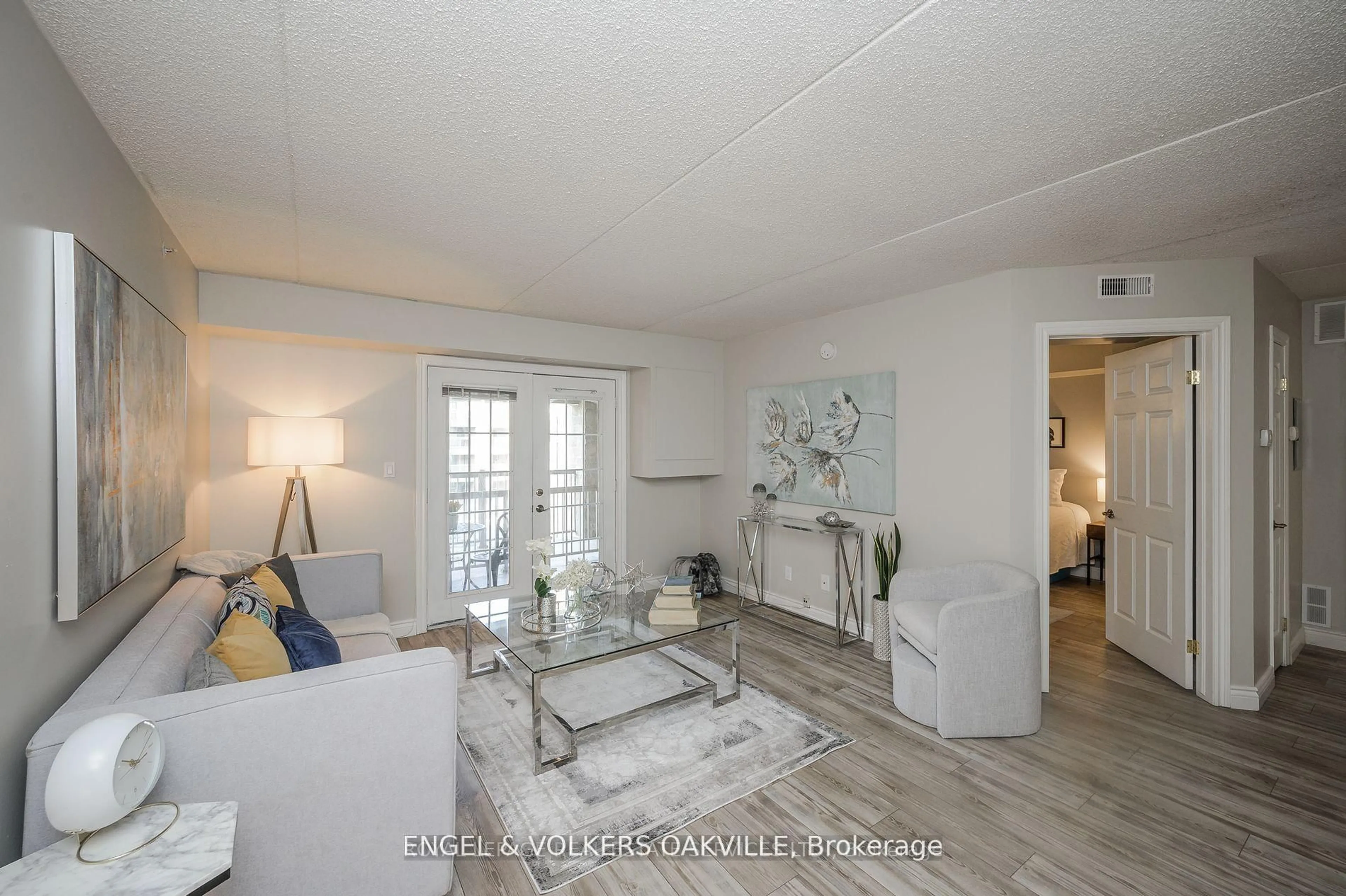 Living room with furniture, unknown for 1810 Walkers Line #308, Burlington Ontario L7M 4V3