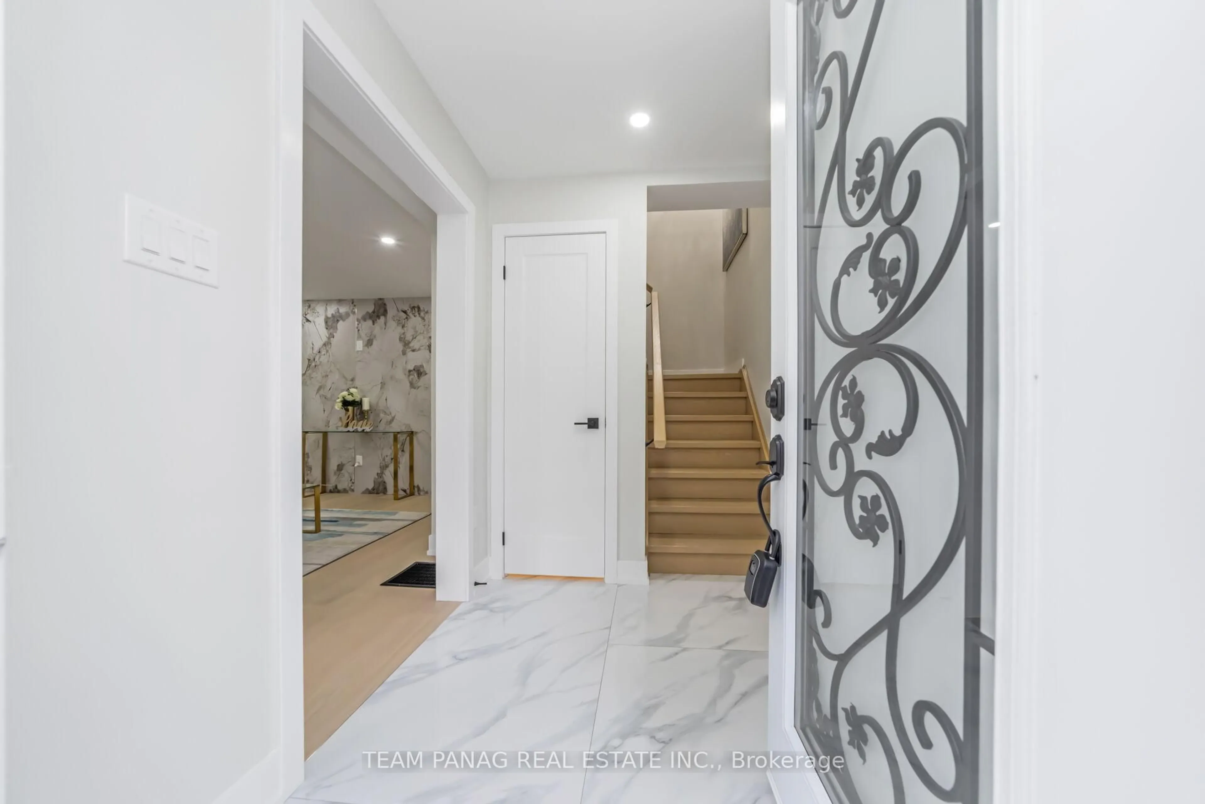 Indoor entryway for 56 Bramhall Circ, Brampton Ontario L6V 2G4