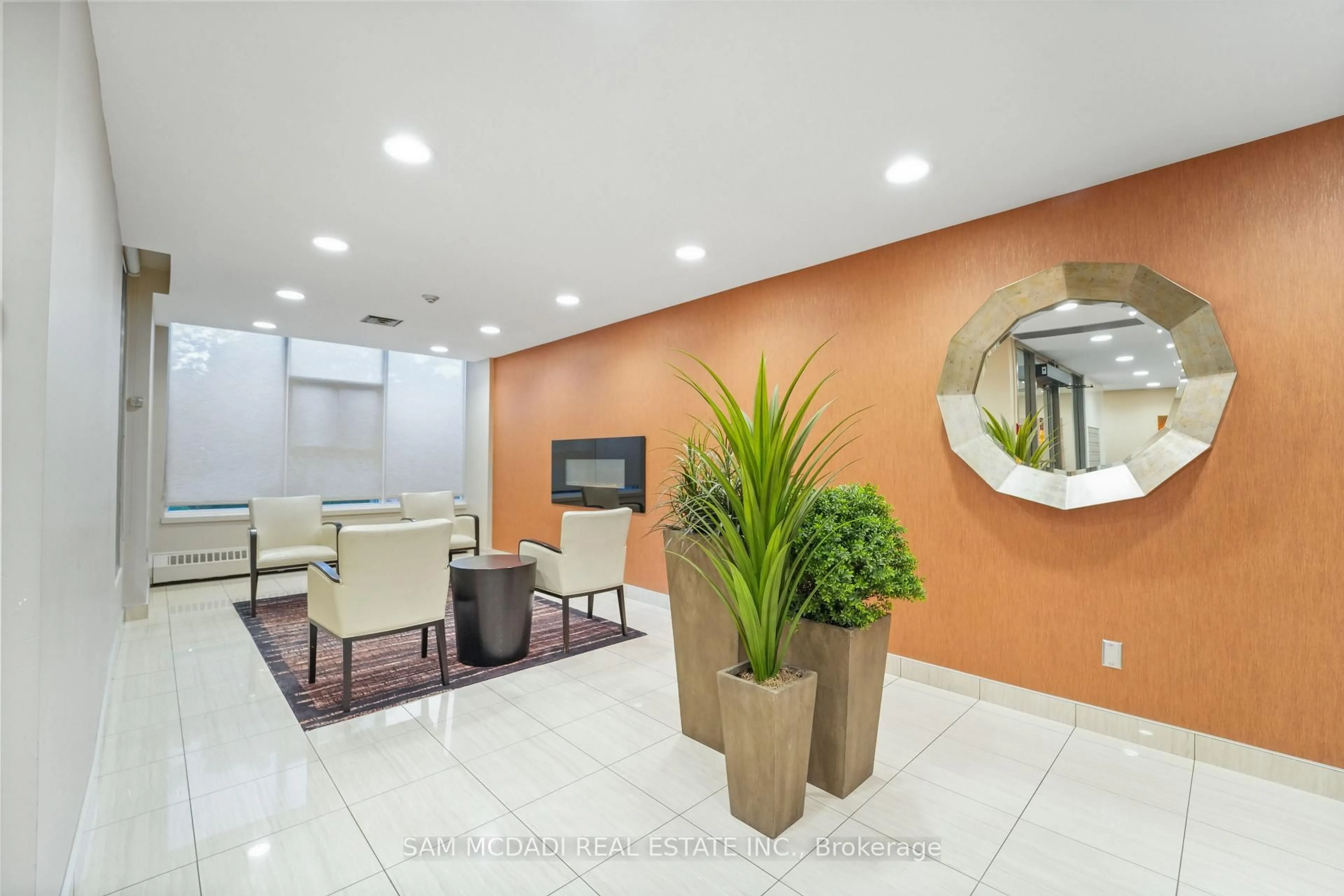 Lobby for 2665 Windwood Dr #1102, Mississauga Ontario L5N 2P2
