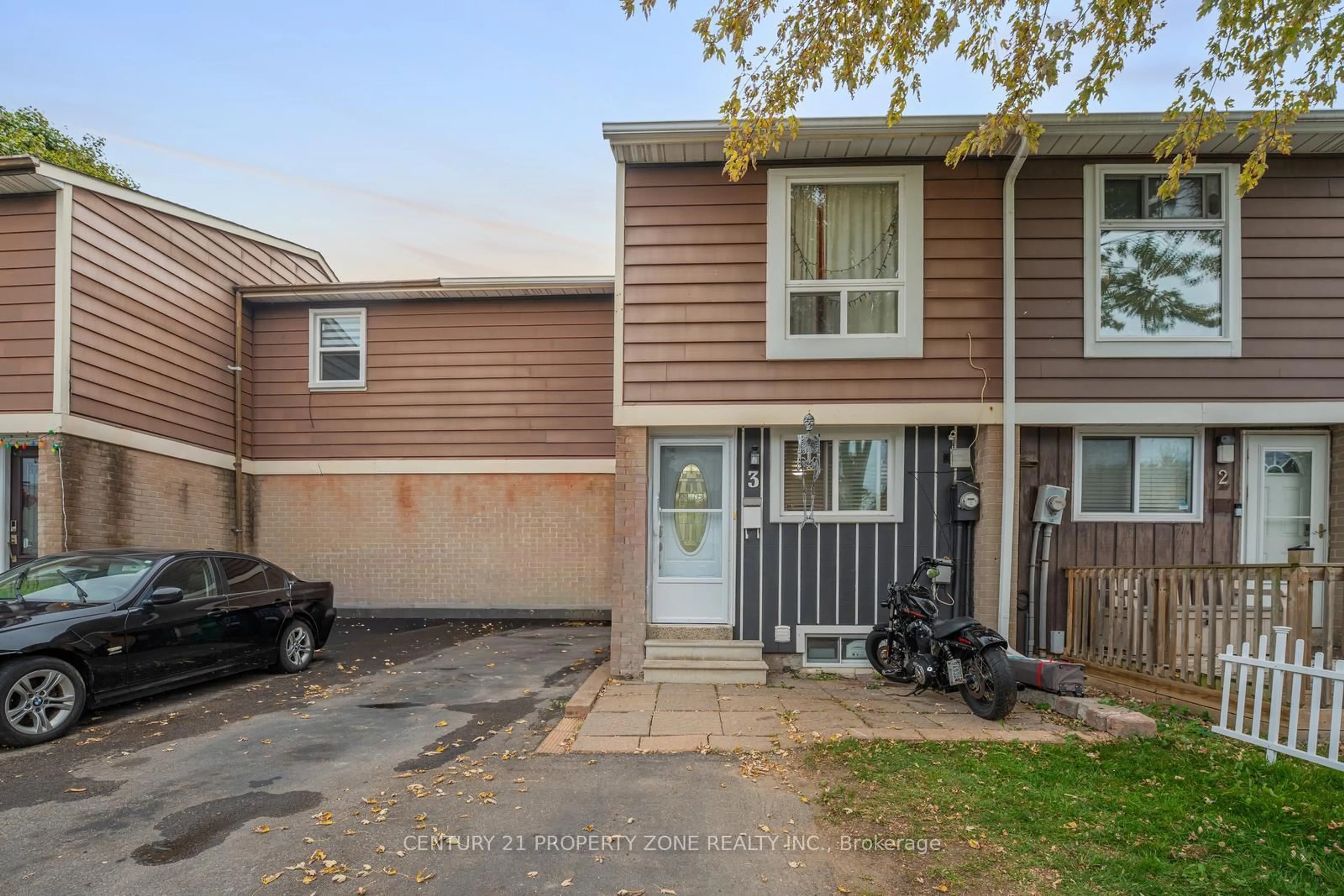Unknown for 3 Jasmine Sq, Brampton Ontario L6S 2N1