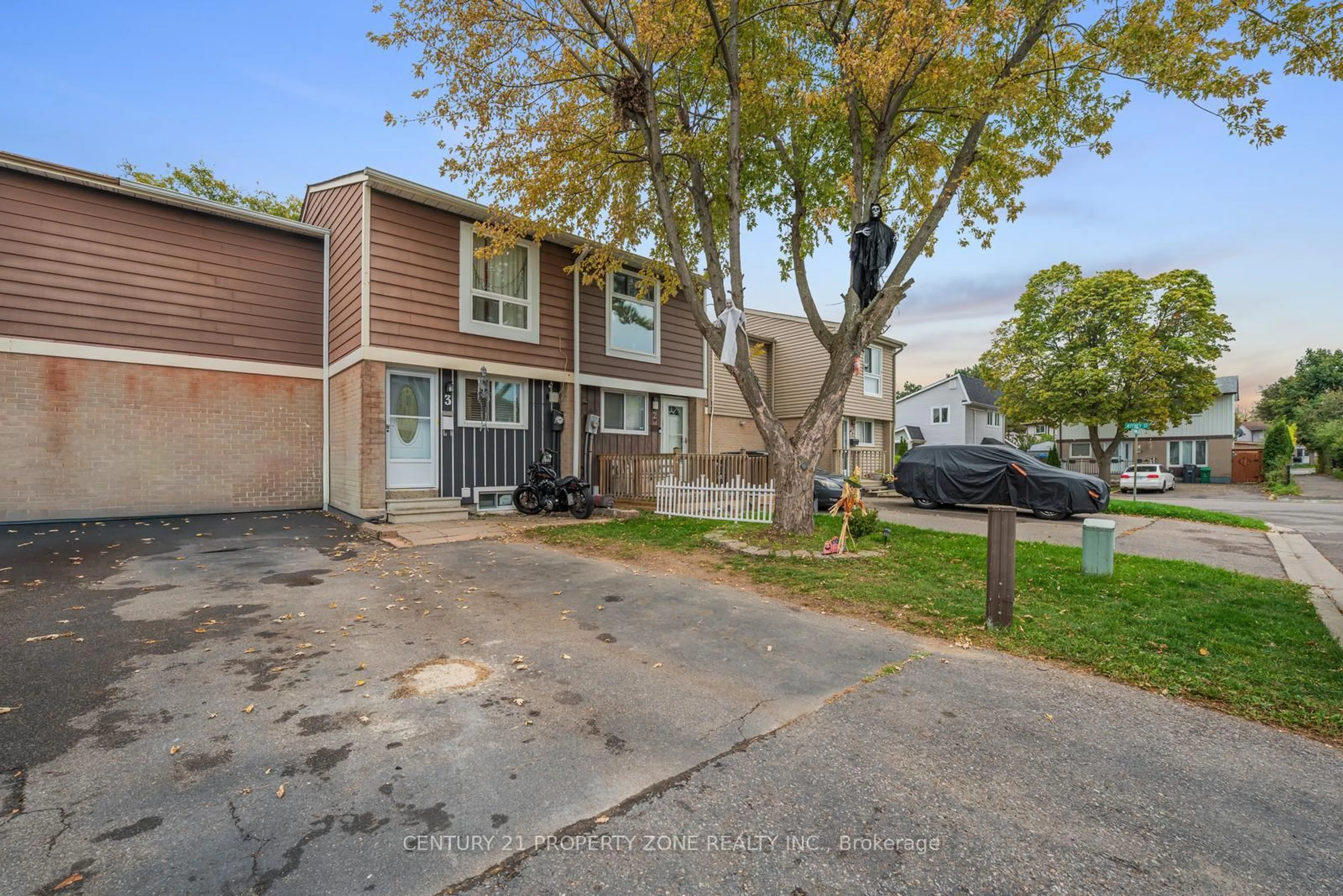 Unknown for 3 Jasmine Sq, Brampton Ontario L6S 2N1
