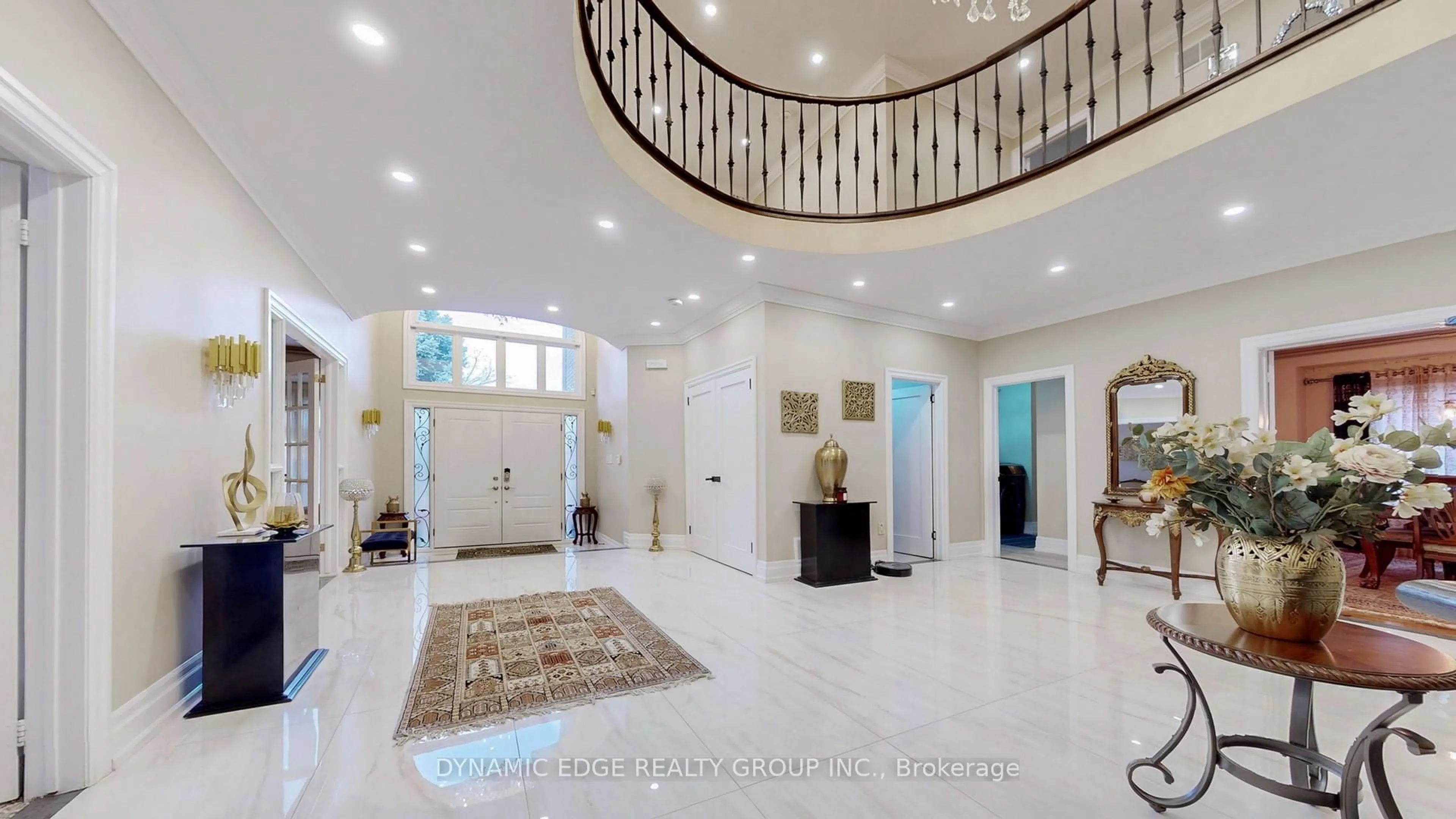 Indoor foyer for 5351 Forest Ridge Dr, Mississauga Ontario L5M 5B4