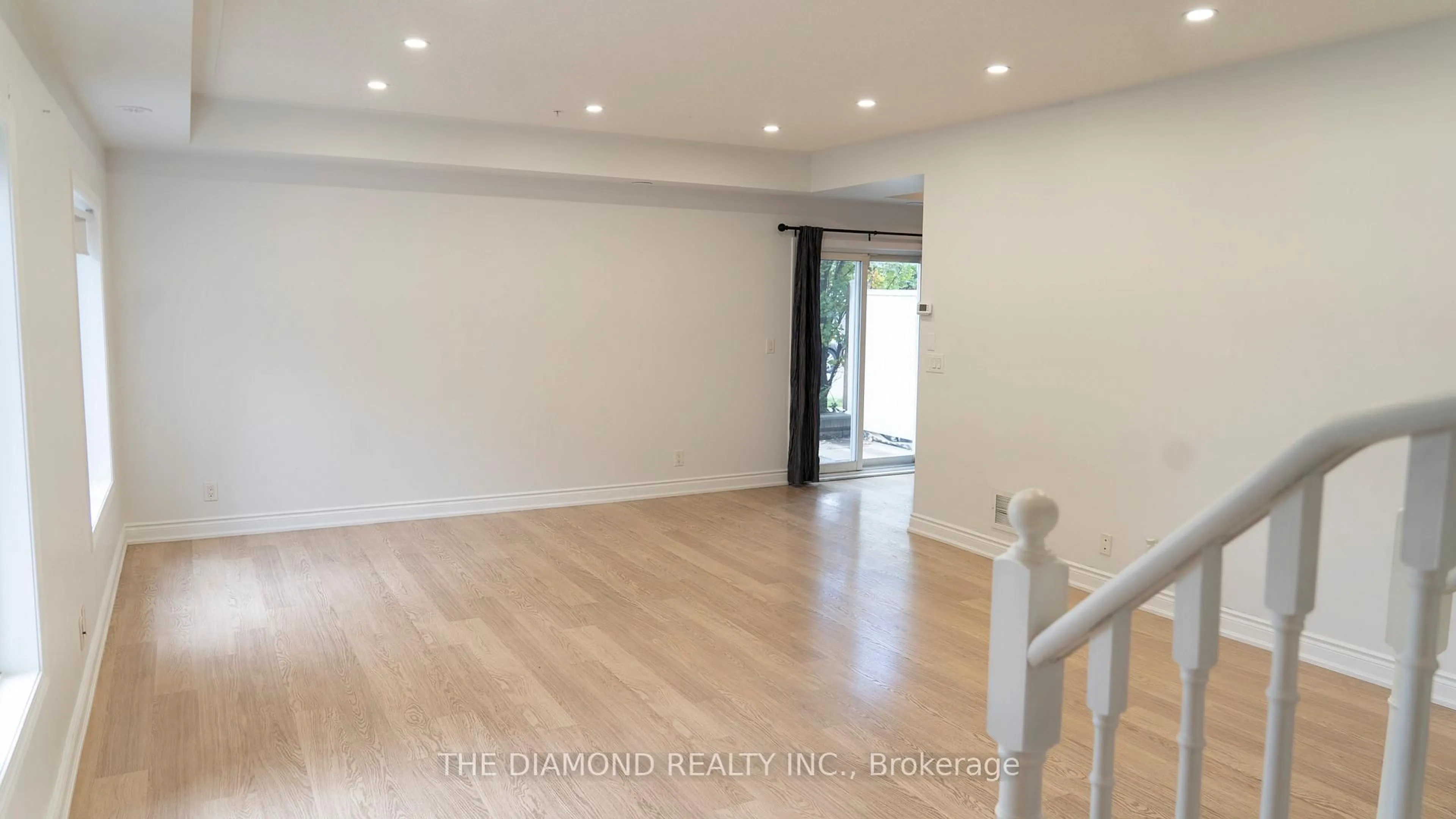 Indoor foyer for 35 Richgrove Dr #102, Toronto Ontario M9R 0A3