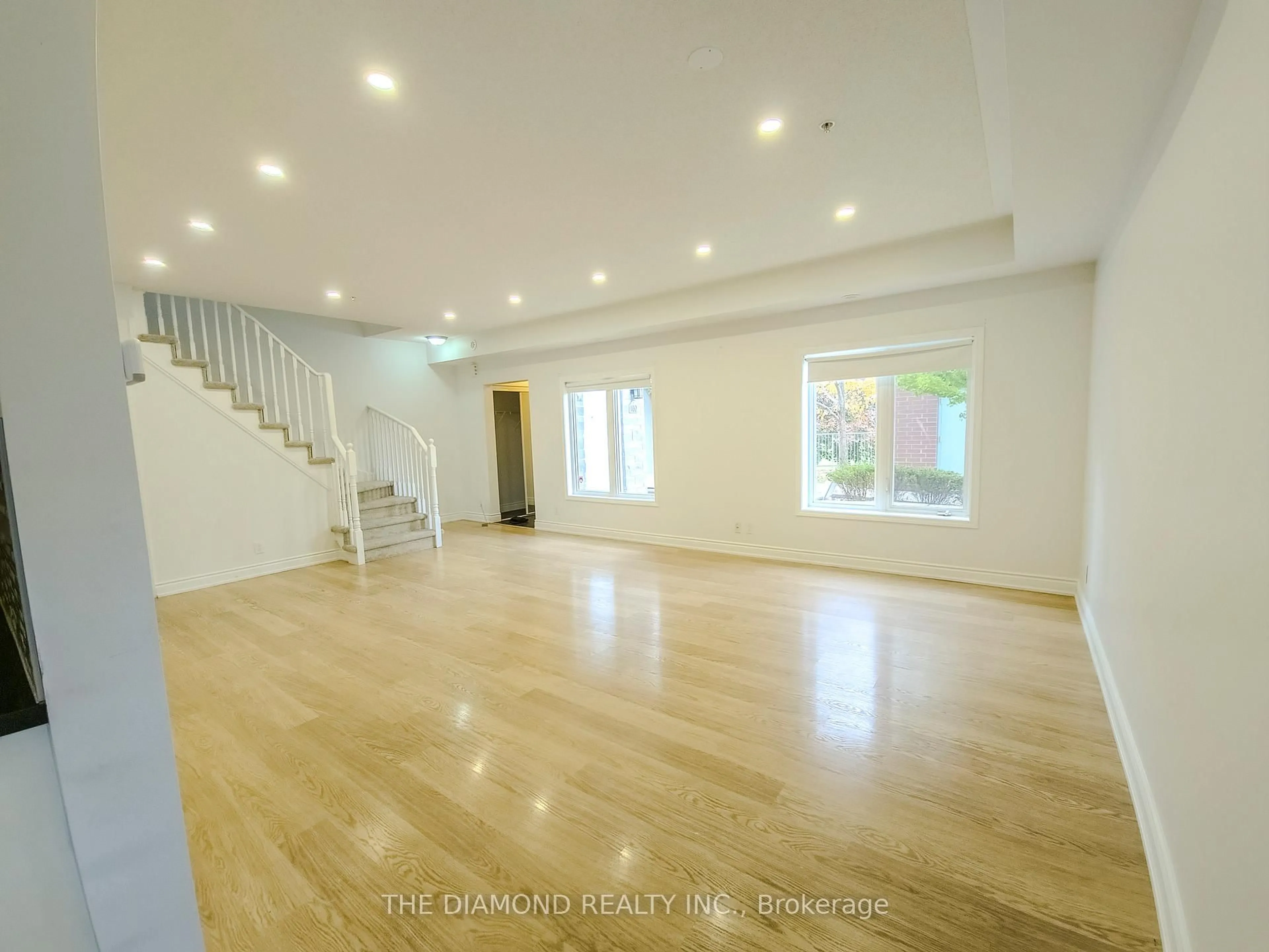 Unknown for 35 Richgrove Dr #102, Toronto Ontario M9R 0A3