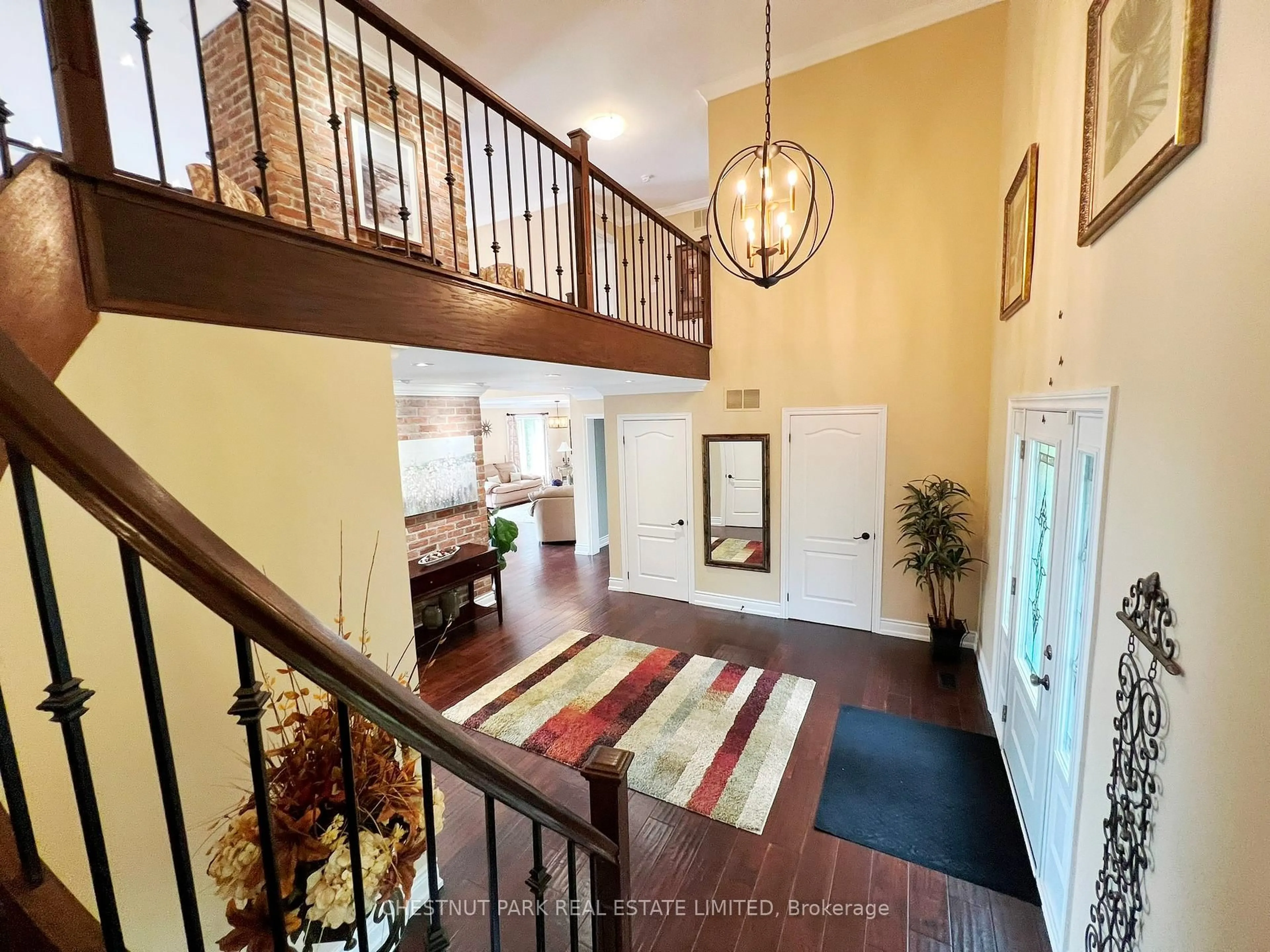 Indoor foyer for 21 Southridge Tr, Caledon Ontario L7K 0B3
