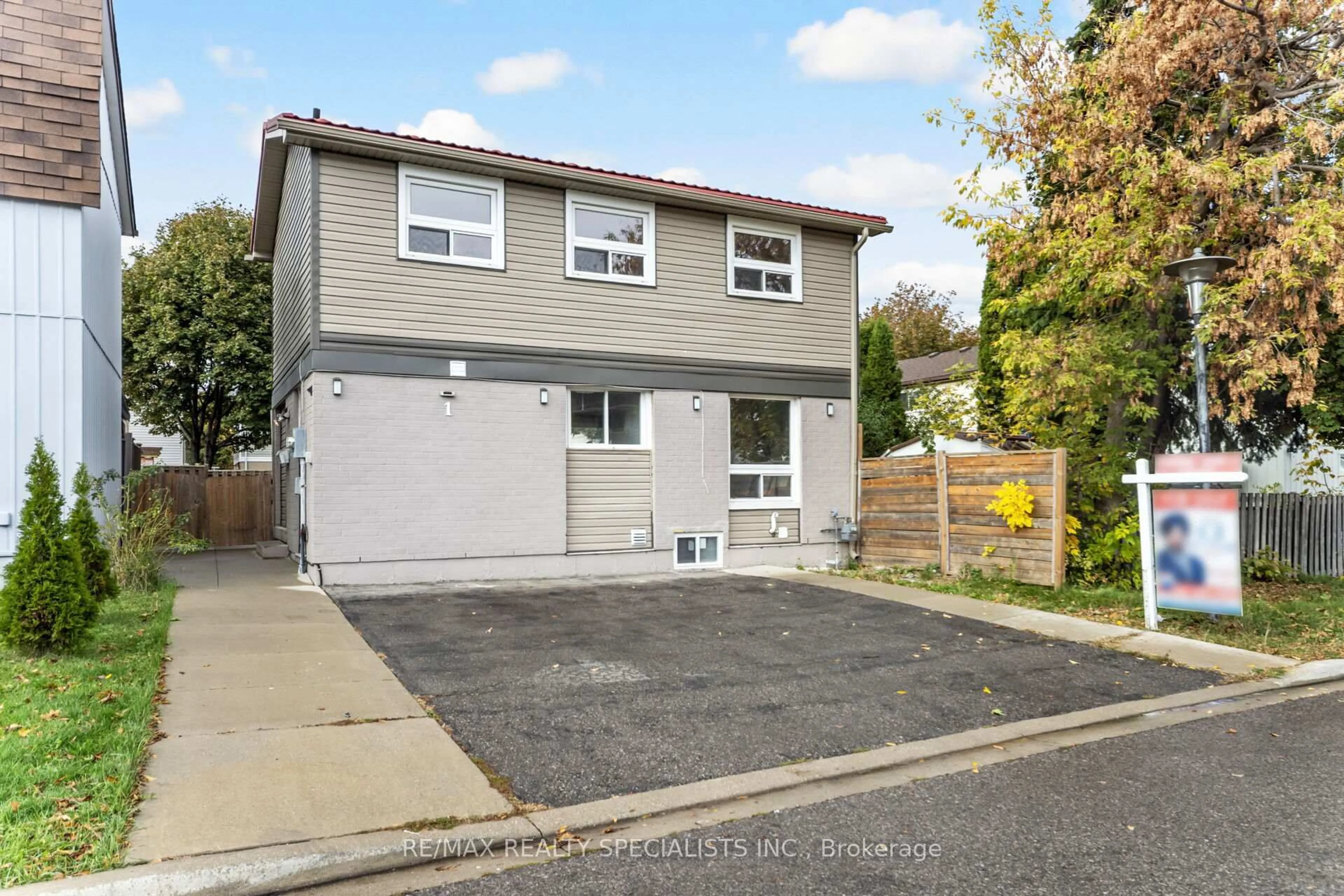 A pic from outside/outdoor area/front of a property/back of a property/a pic from drone, street for 1 Golden Gate Dr, Brampton Ontario L6S 2K5