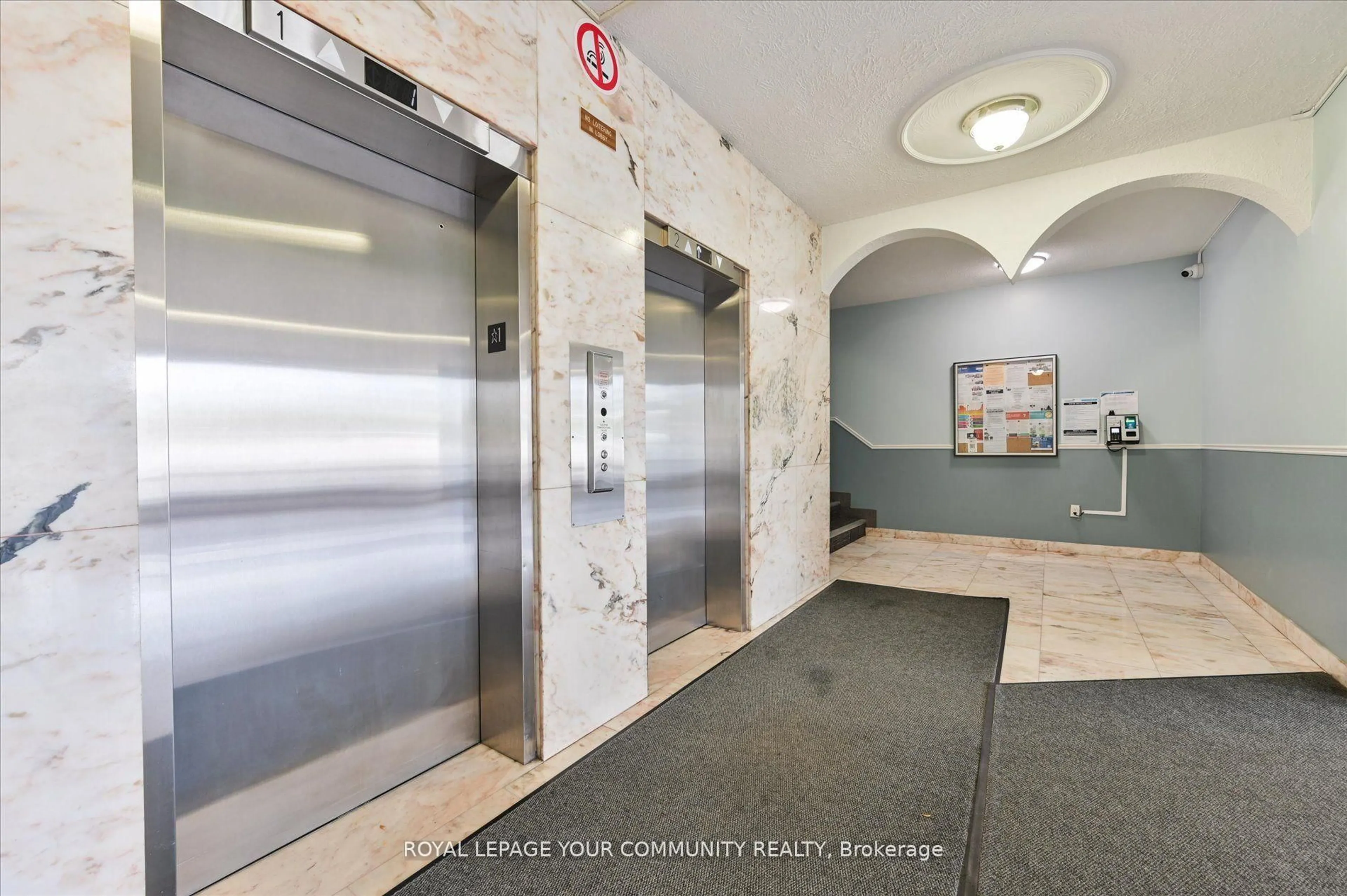 Indoor foyer for 5 Frith Rd #206, Toronto Ontario M3N 2L5