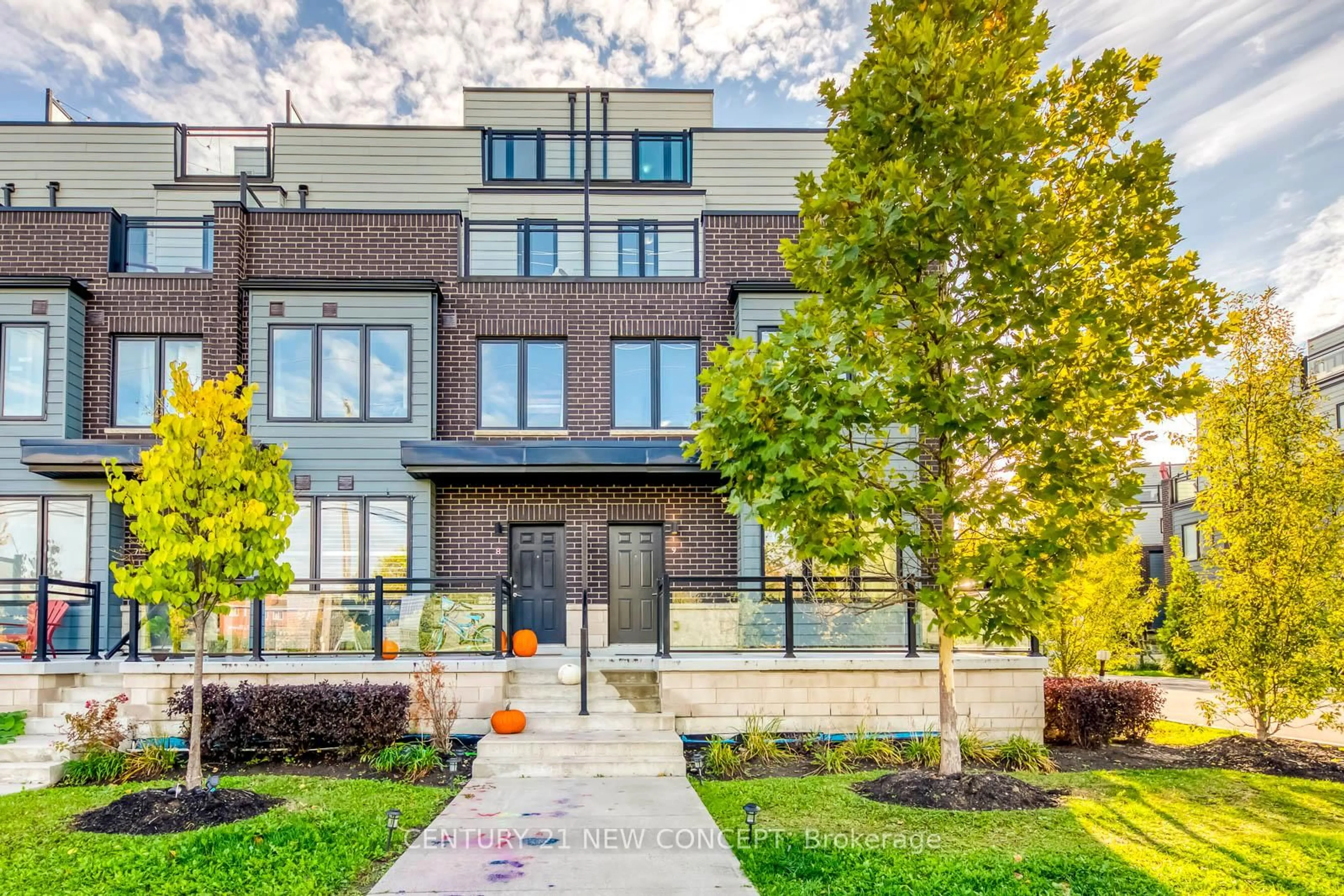 Home with brick exterior material, street for 2212 Bromsgrove Rd #9, Mississauga Ontario L5J 0B3