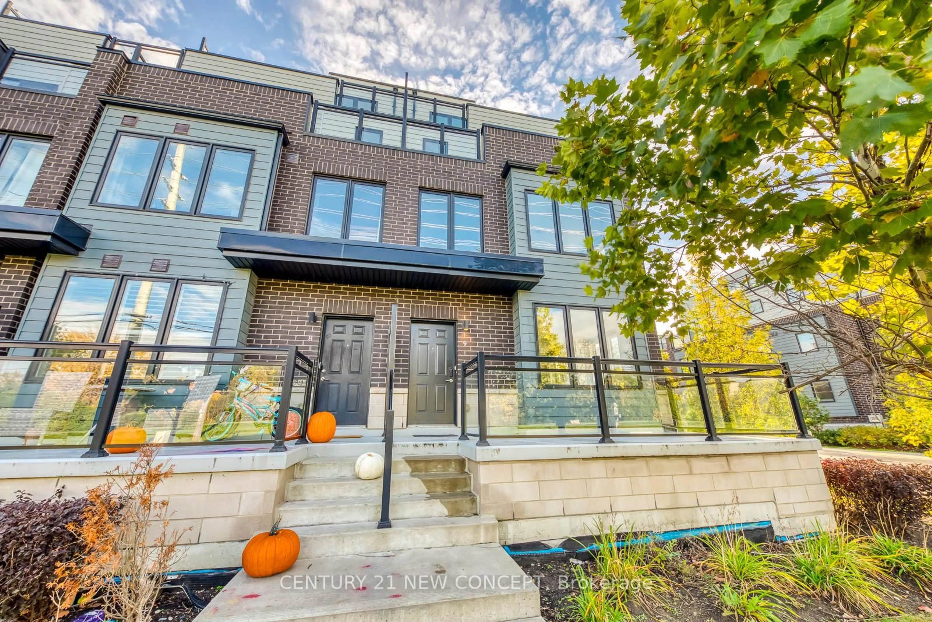Home with brick exterior material, street for 2212 Bromsgrove Rd #9, Mississauga Ontario L5J 0B3