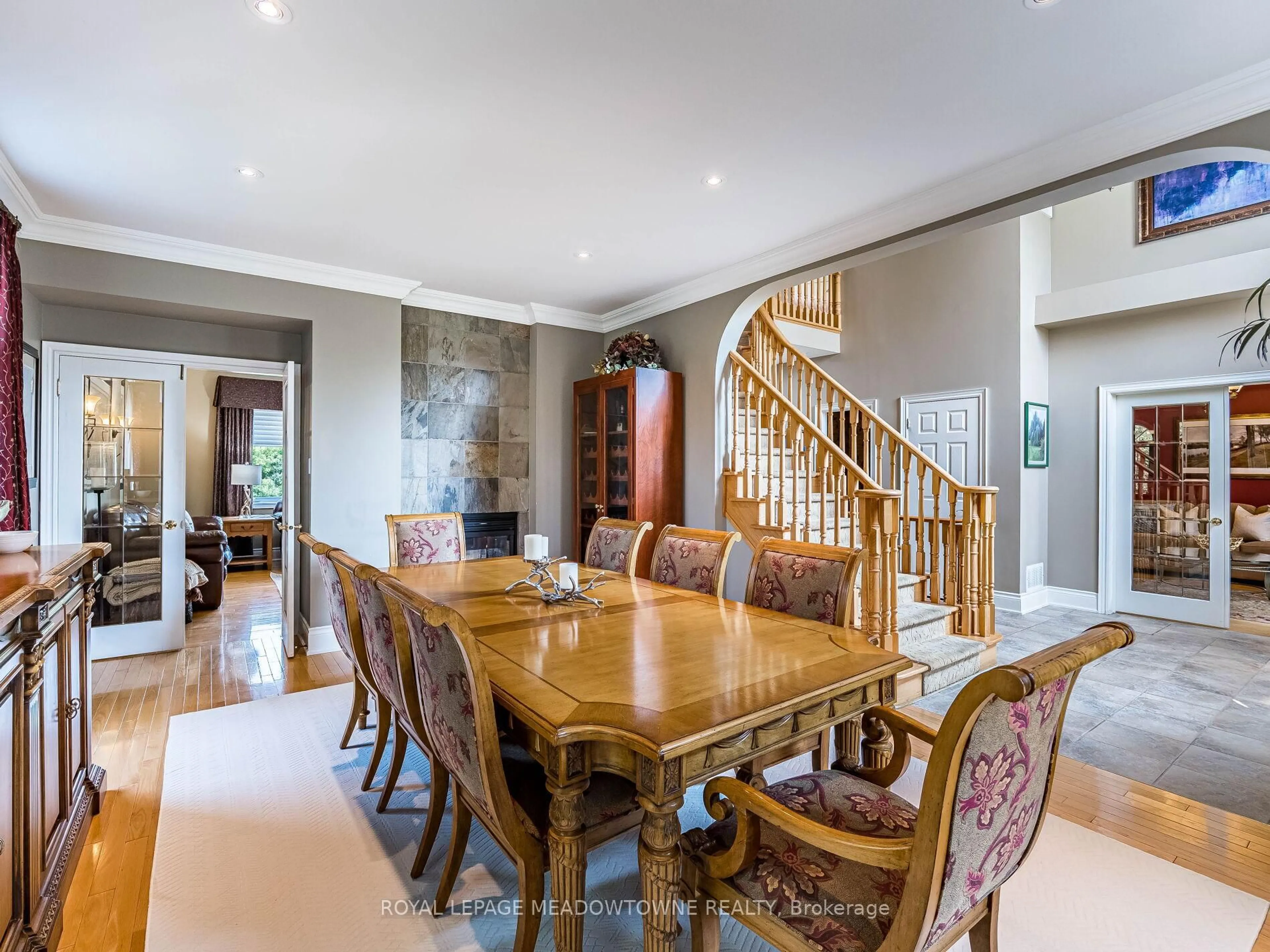 Dining room, unknown for 8 Deer Run Cres, Halton Hills Ontario L7J 2L7