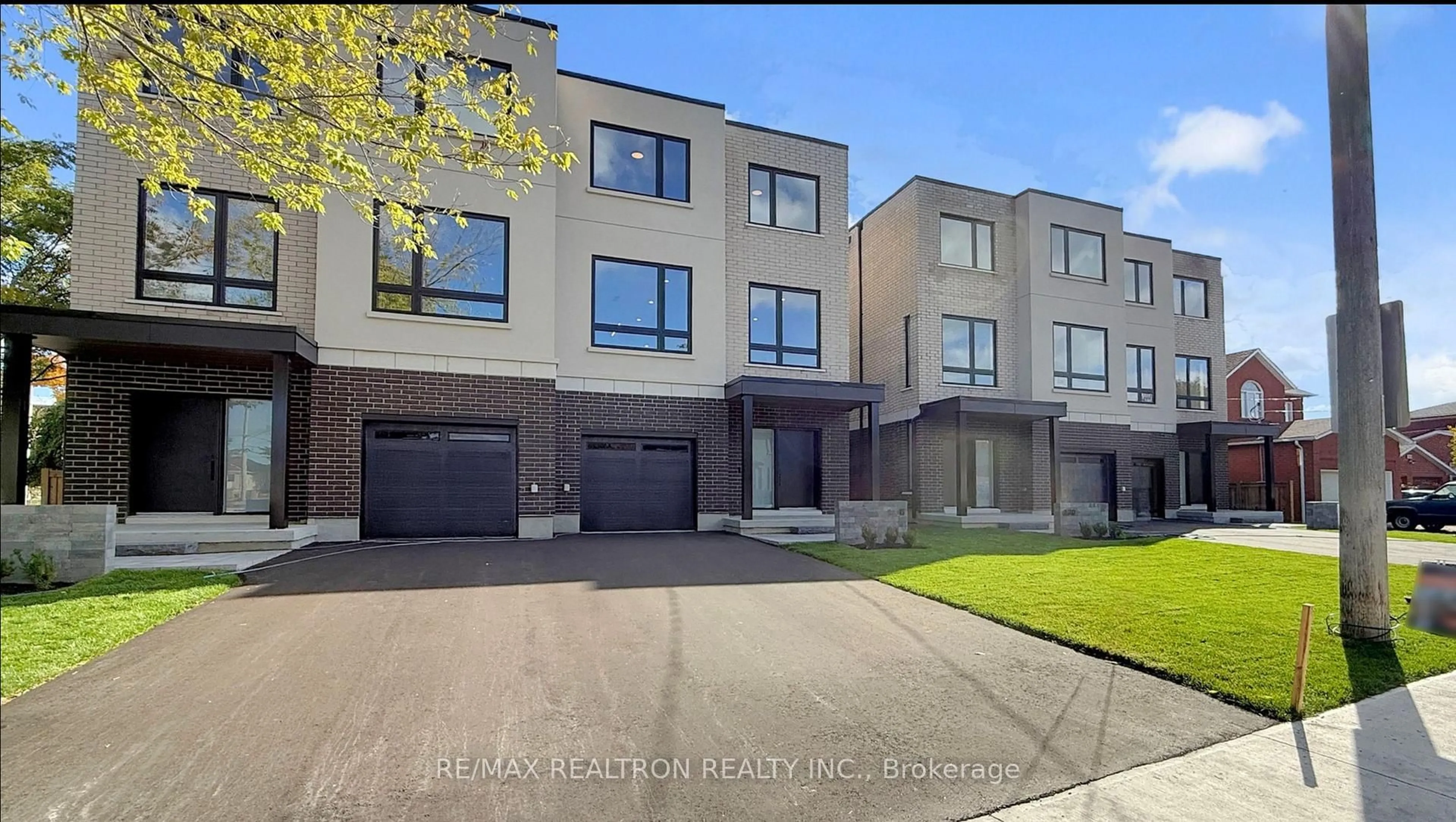 Home with brick exterior material, street for 126 Dunbar Rd, Mississauga Ontario L5B 1G7