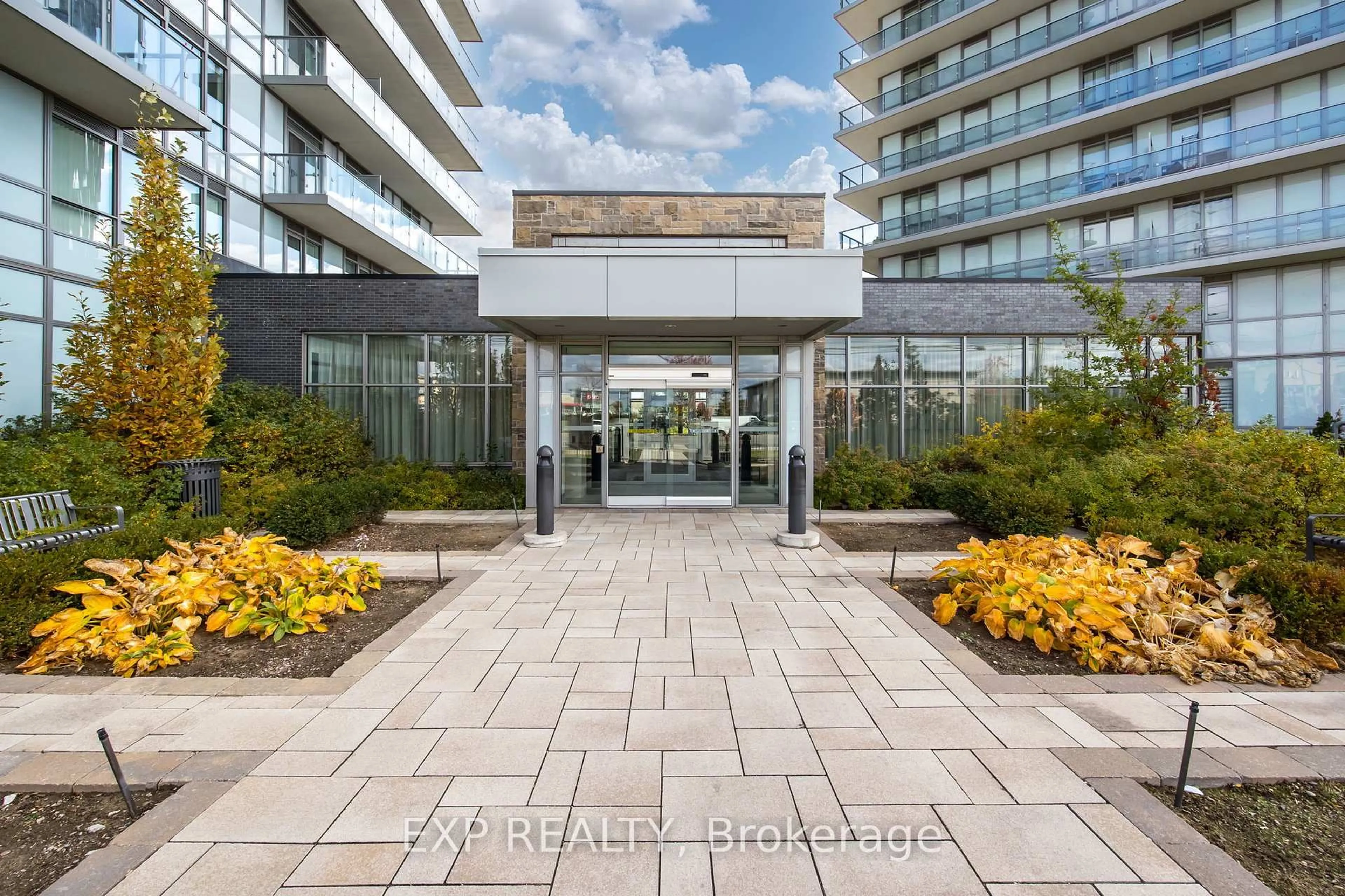 Indoor foyer for 4655 Glen Erin Dr #706, Mississauga Ontario L5M 0Z1