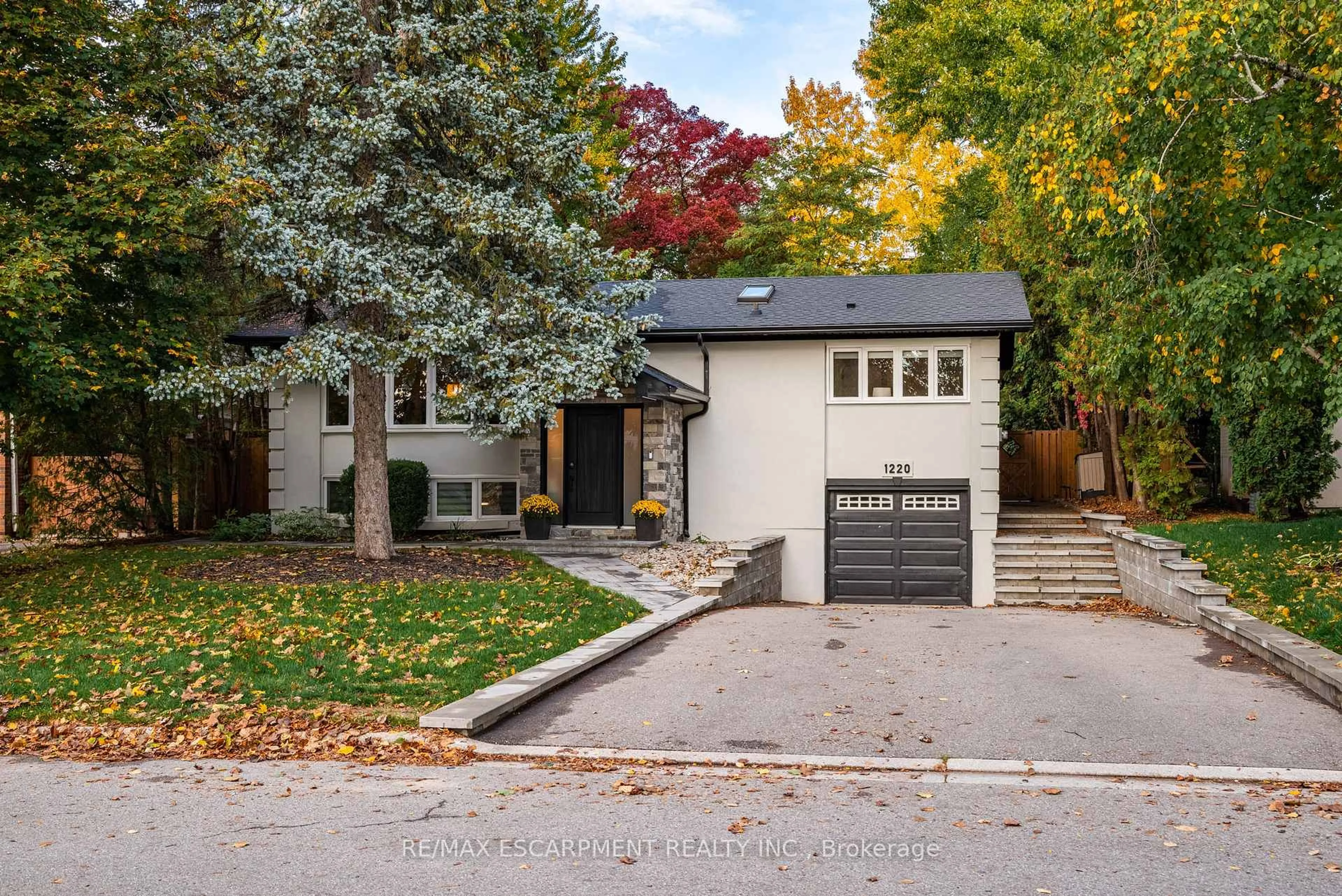 Home with brick exterior material, street for 1220 LAMBETH Rd, Oakville Ontario L6H 2C8