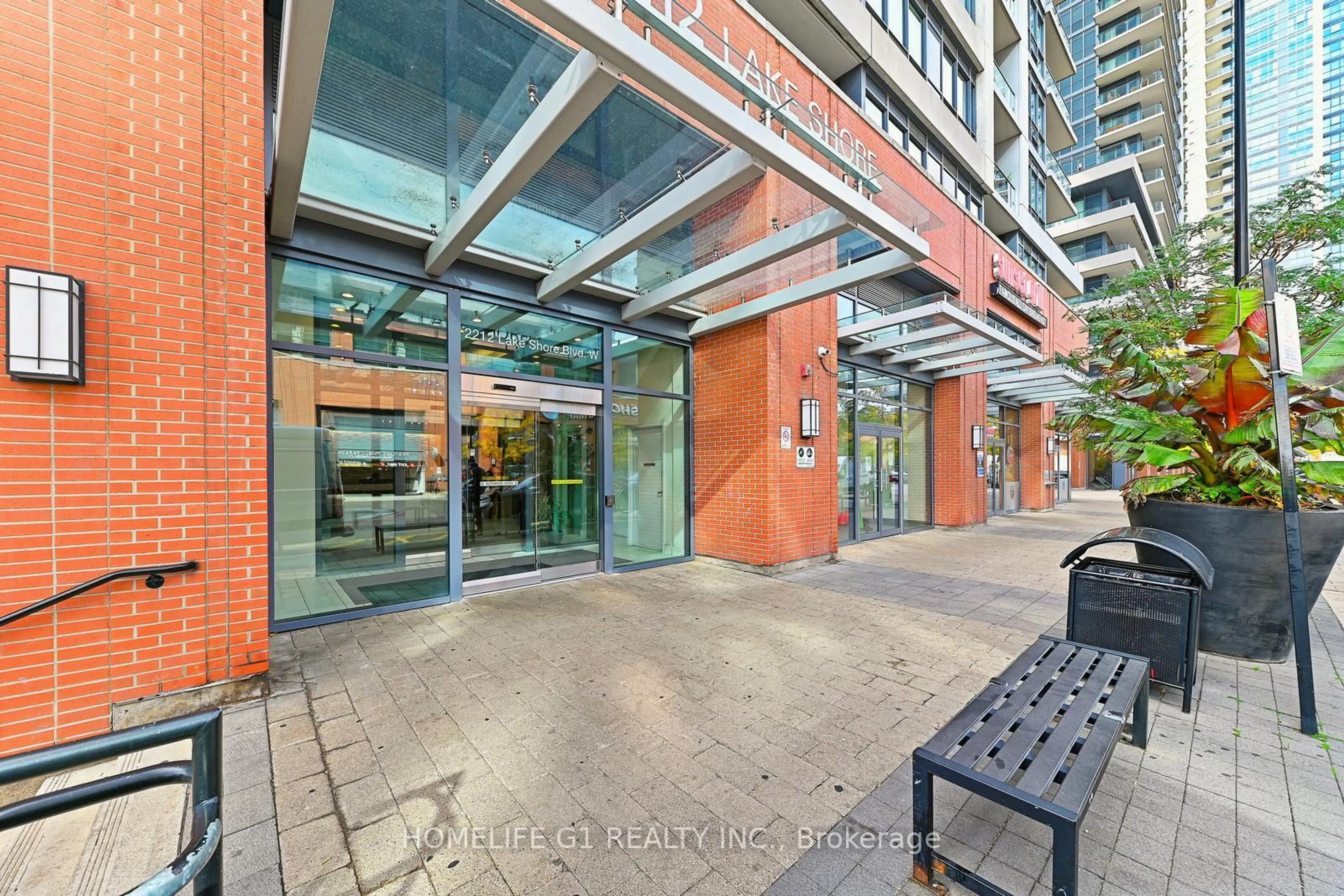 Indoor foyer for 2212 Lakeshore Blvd #8, Toronto Ontario M8V 0C2