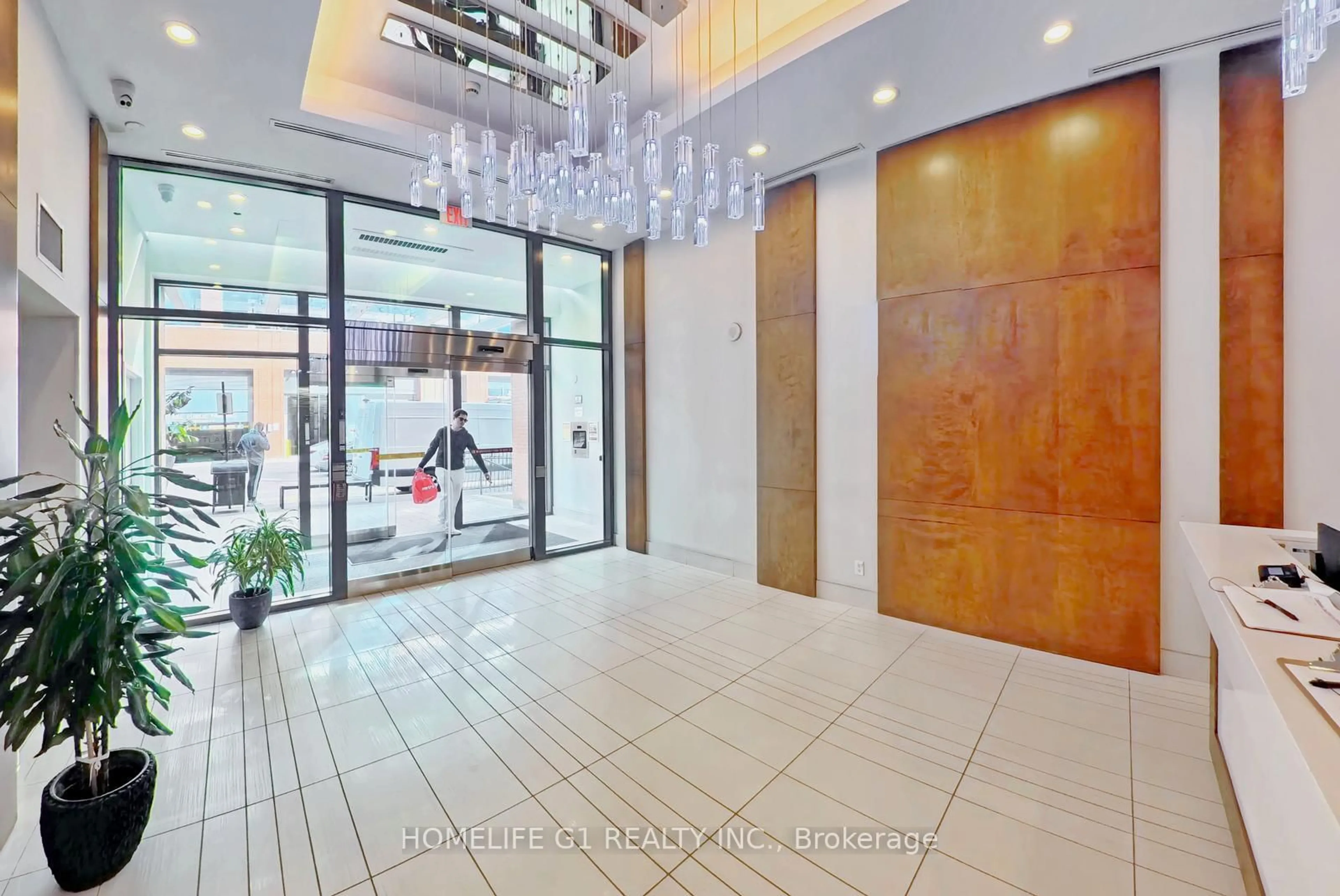 Indoor foyer for 2212 Lakeshore Blvd #8, Toronto Ontario M8V 0C2