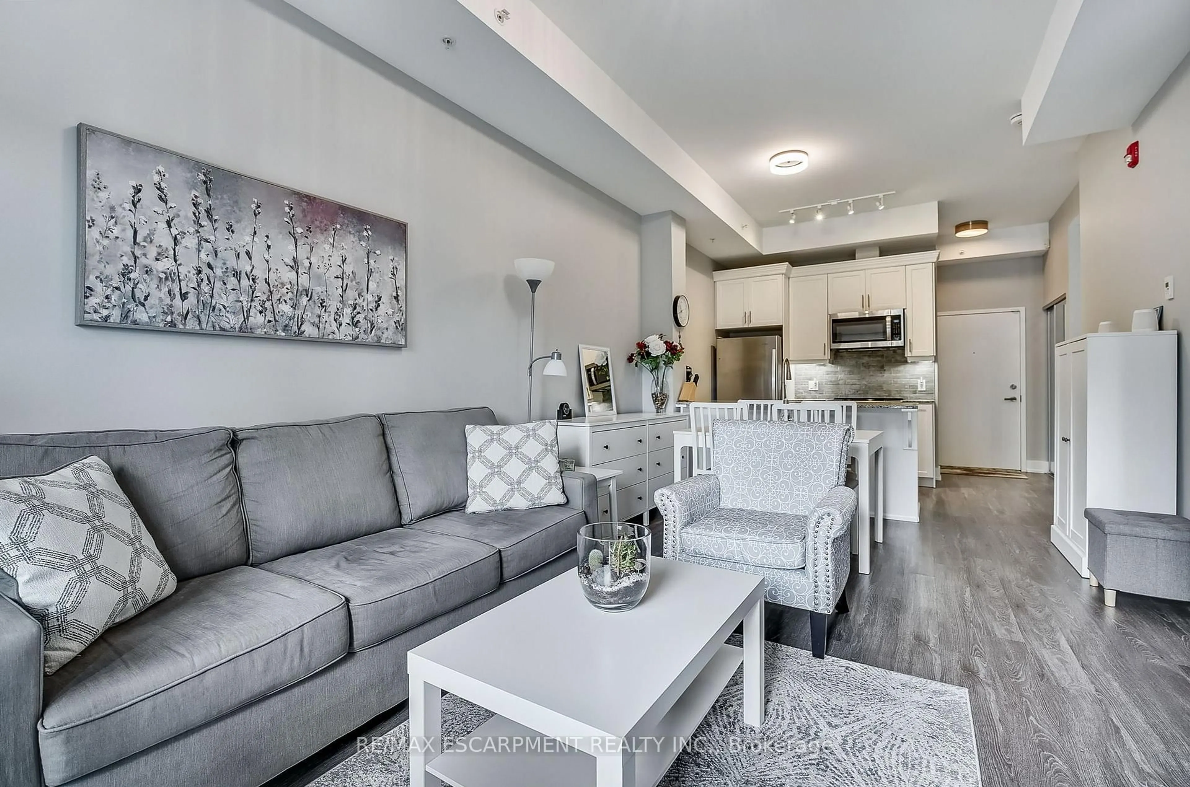 Living room with furniture, unknown for 4040 Upper Middle Rd #103, Burlington Ontario L7M 0H2