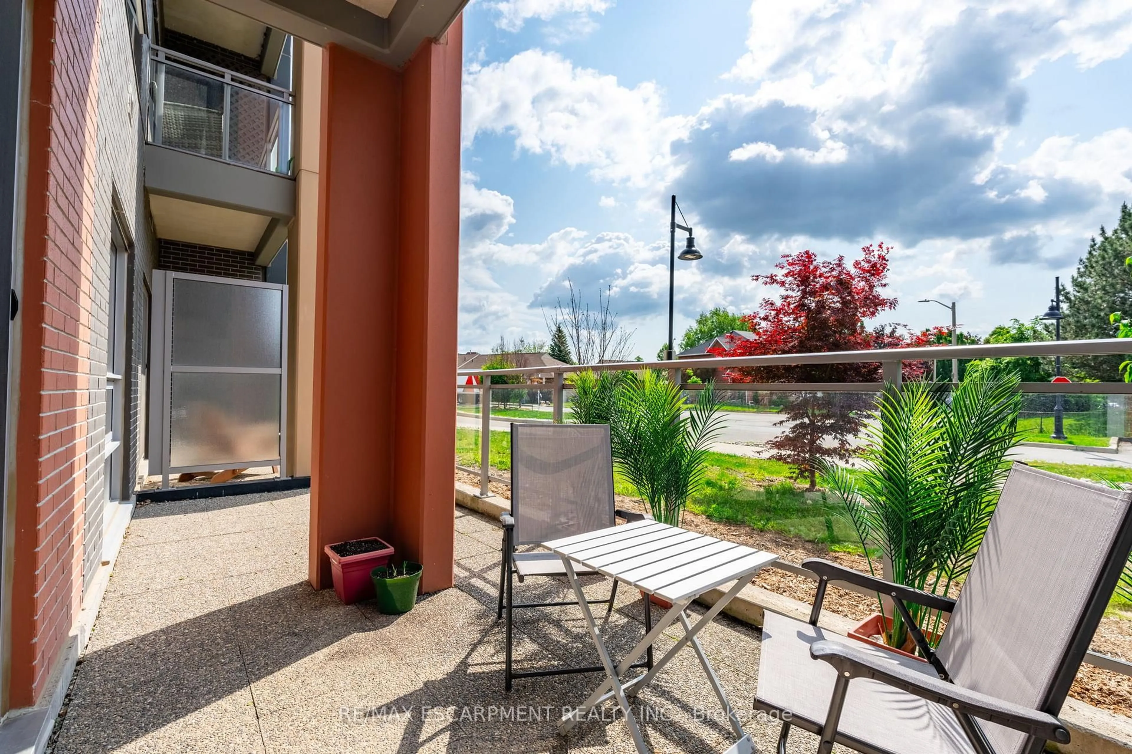 Patio, street for 4040 Upper Middle Rd #103, Burlington Ontario L7M 0H2
