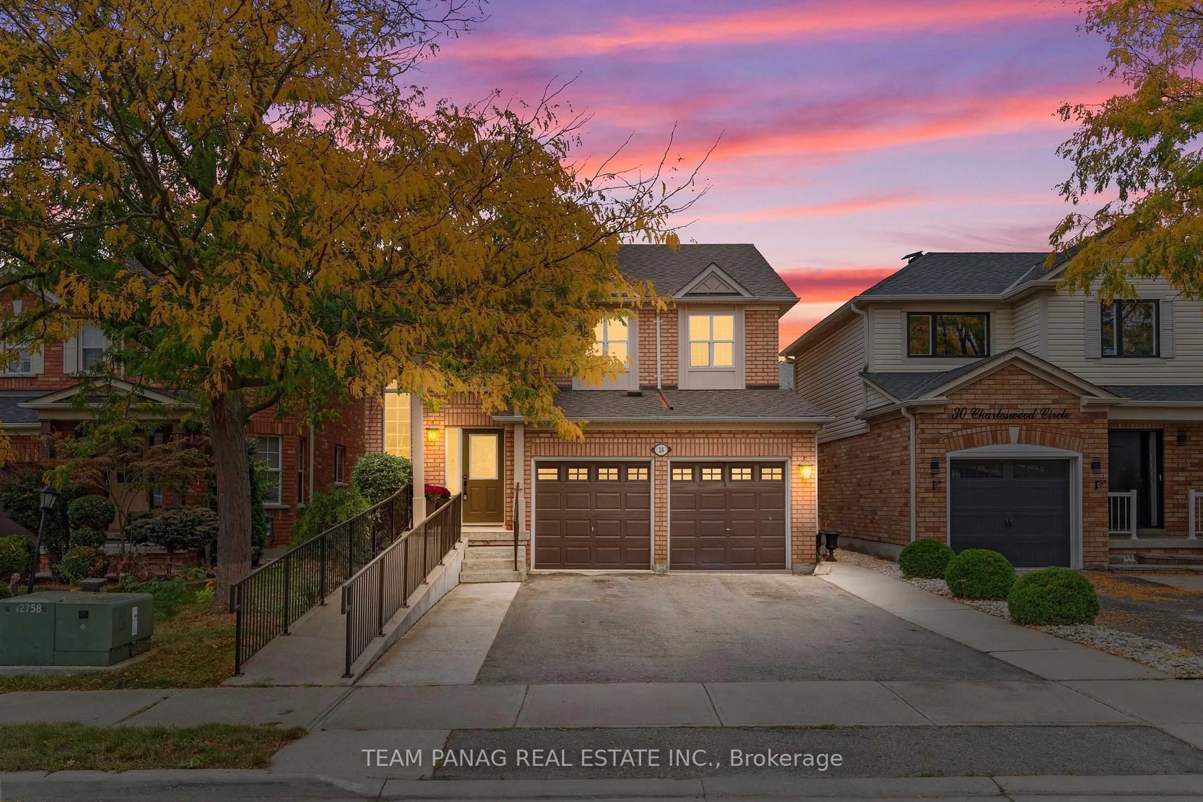 Home with brick exterior material, street for 28 Charleswood Circ, Brampton Ontario L7A 1Z2