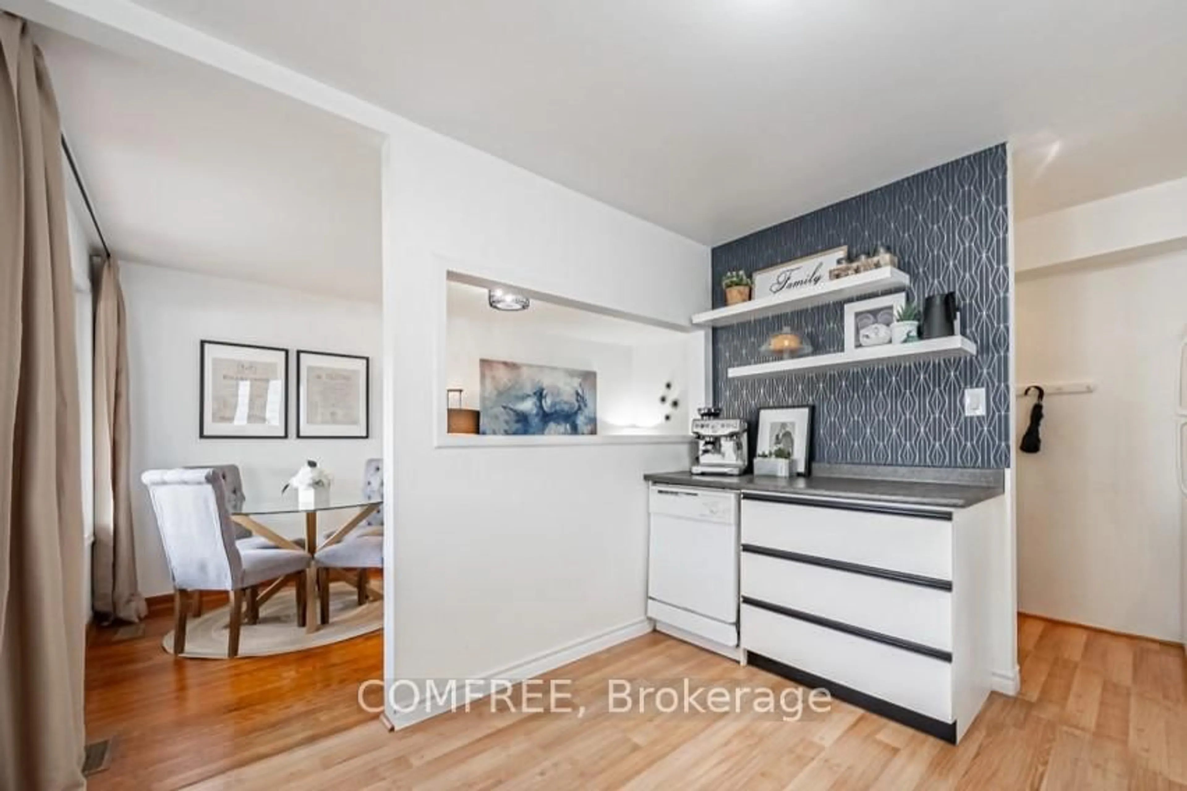 Open concept kitchen, unknown for 1089 Meredith Ave, Mississauga Ontario L5E 2C8