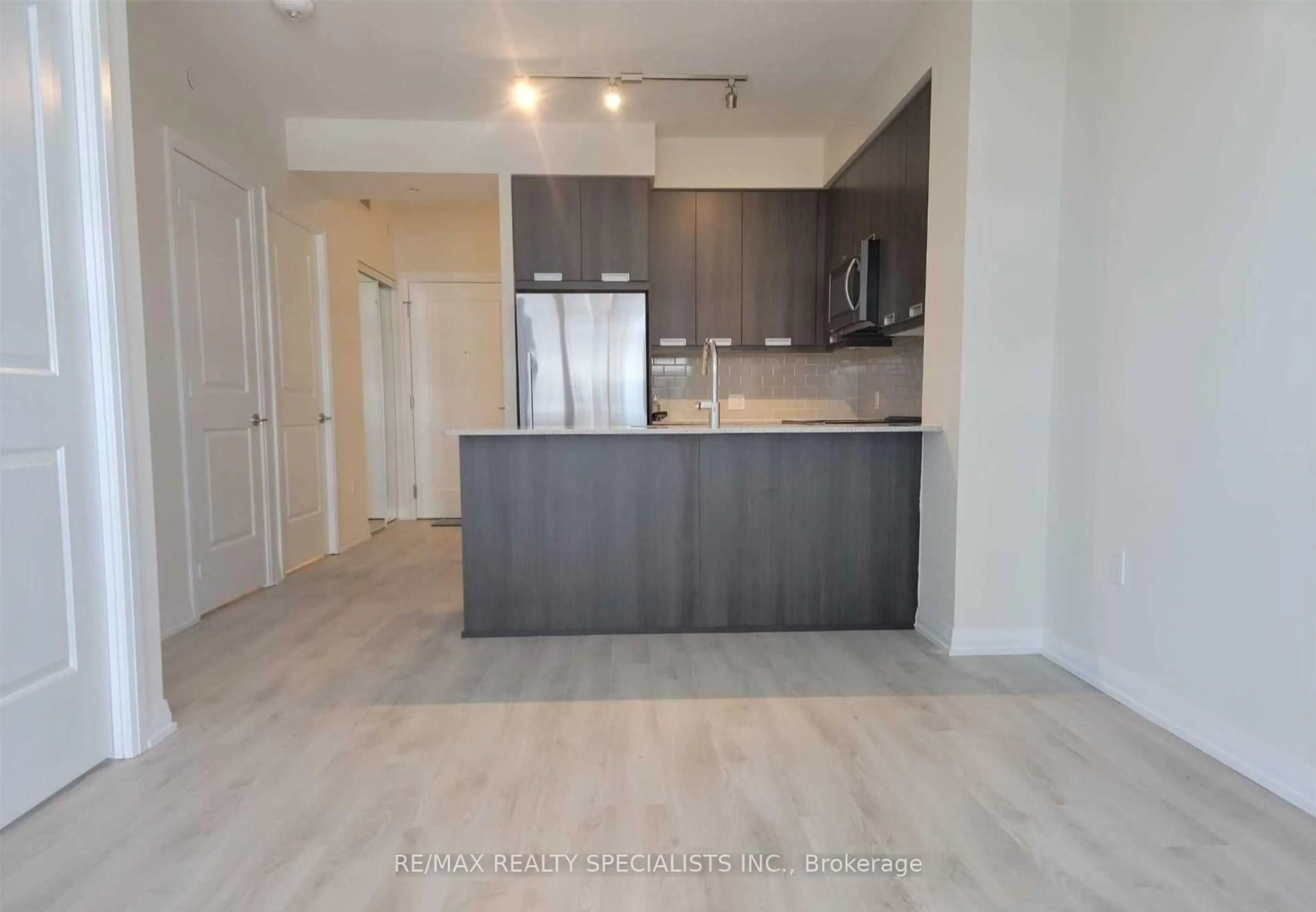 Open concept kitchen, unknown for 35 Watergarden Dr #716, Mississauga Ontario L5R 0G8