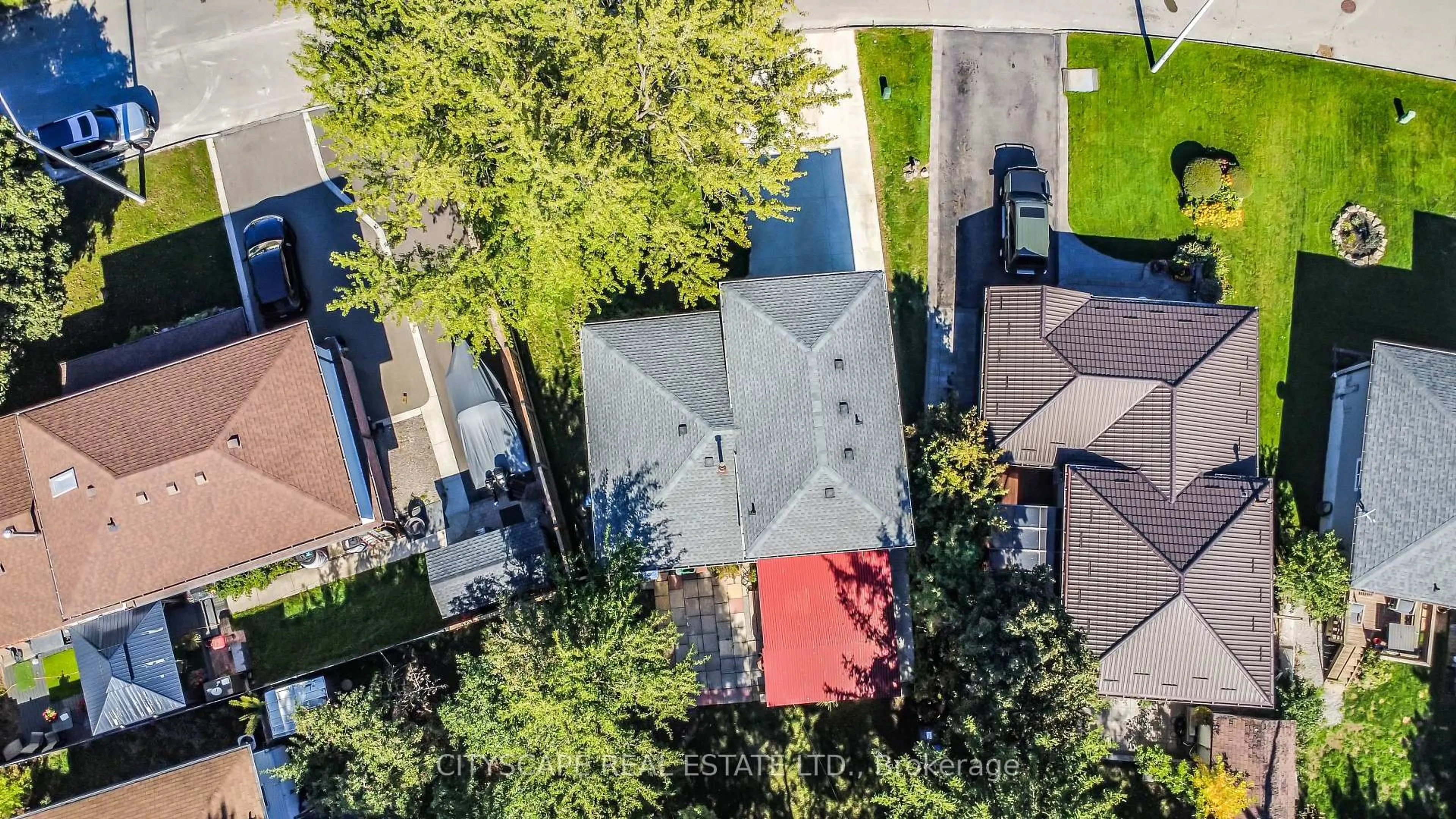 A pic from outside/outdoor area/front of a property/back of a property/a pic from drone, street for 3 Geneva Cres, Brampton Ontario L6S 1K9