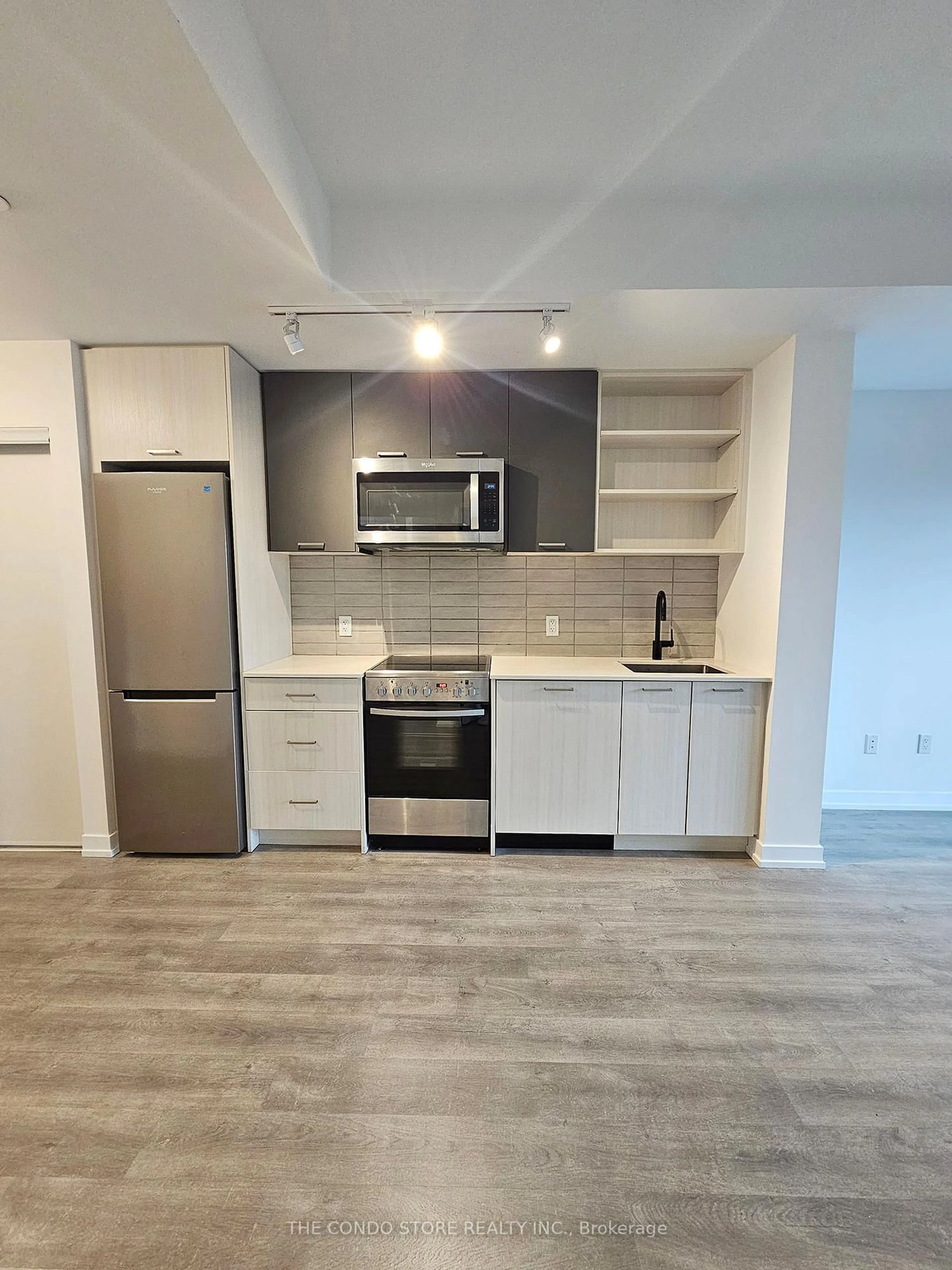 Unknown for 2300 St Clair Ave #334, Toronto Ontario M6N 0B3