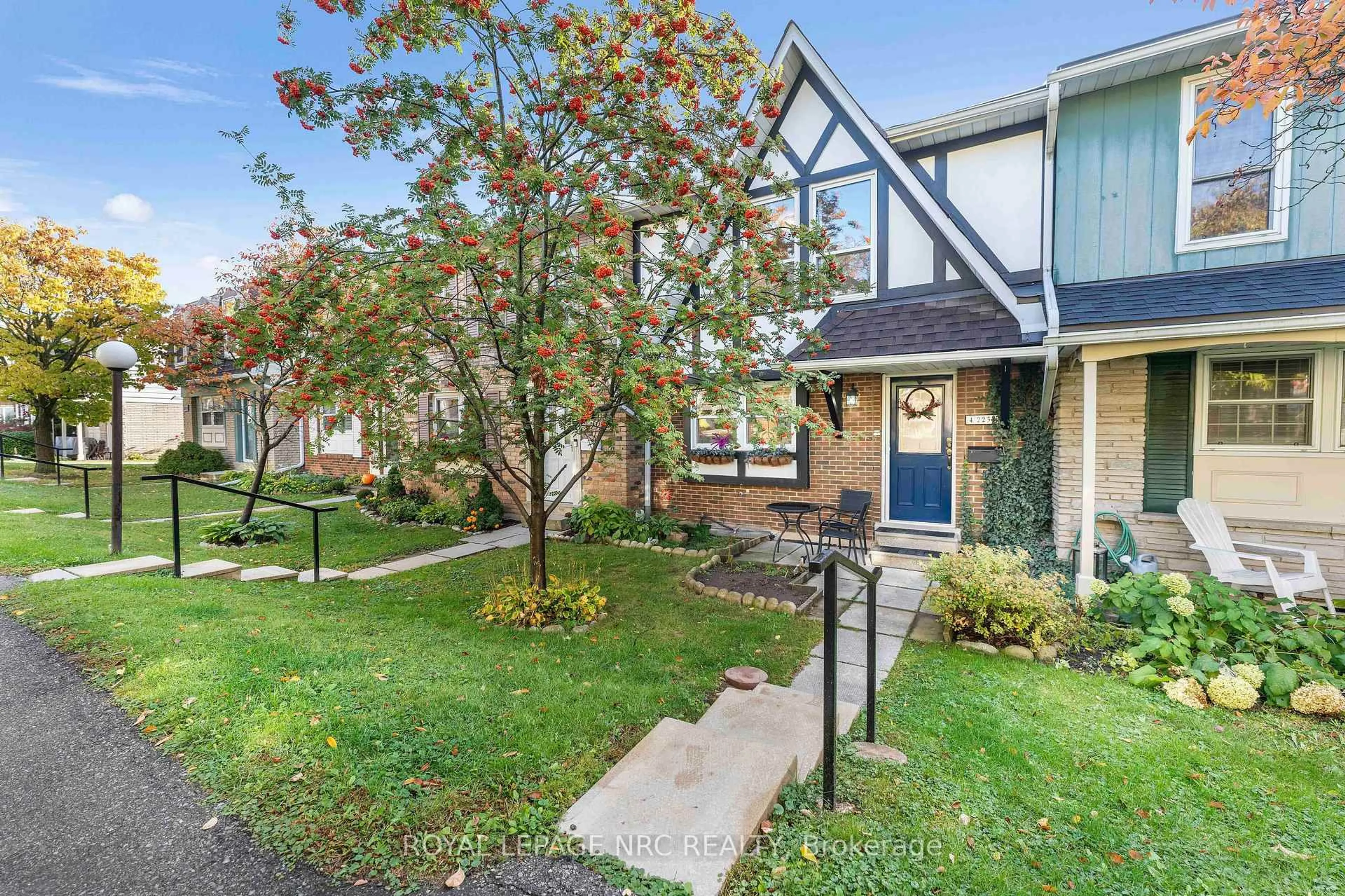 Unknown for 2232 Upper Middle Rd #4, Burlington Ontario L7P 2Z9