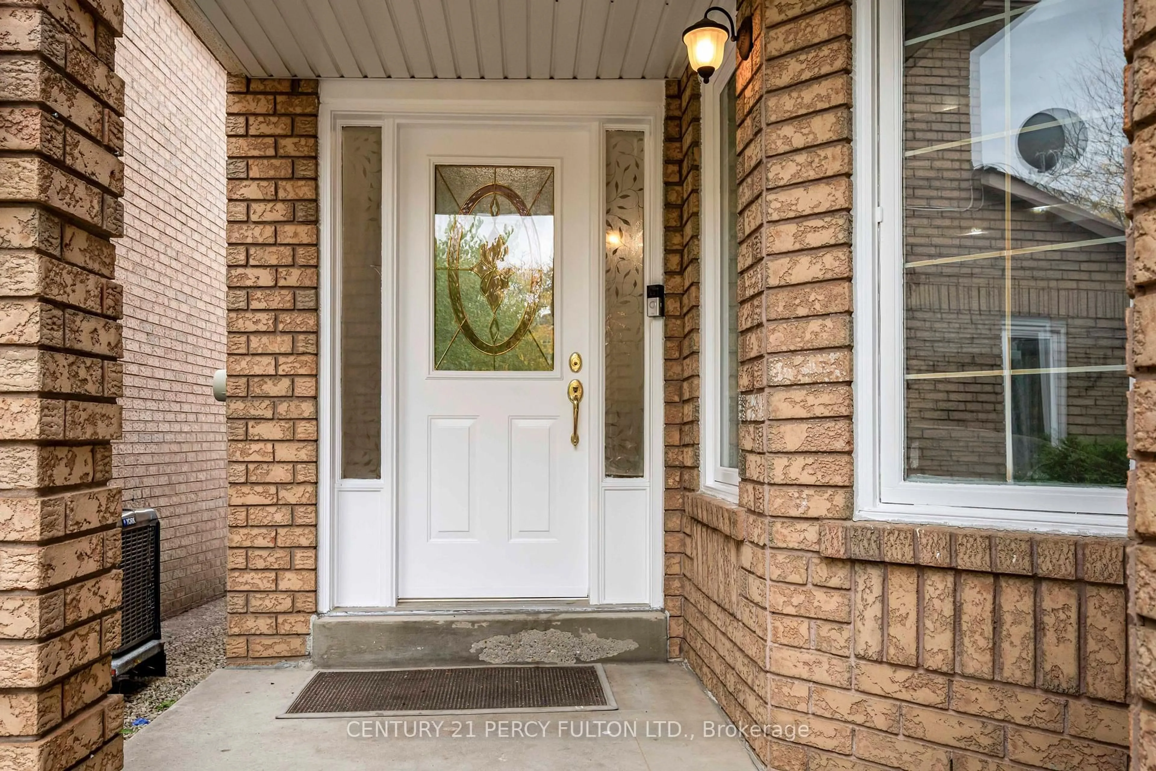 Indoor entryway for 3933 Nightshade Lane, Mississauga Ontario L5N 7J4