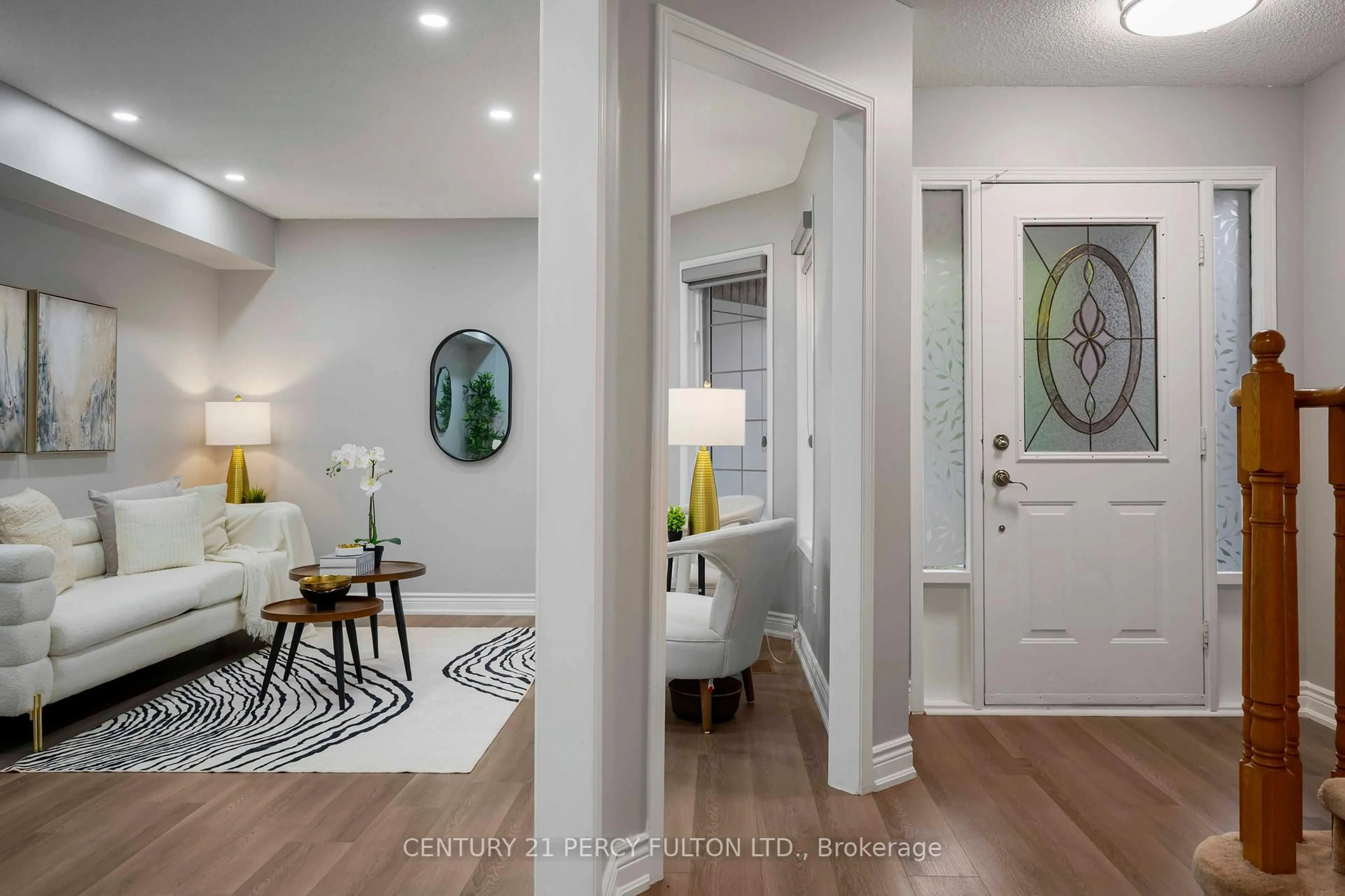 Indoor entryway for 3933 Nightshade Lane, Mississauga Ontario L5N 7J4