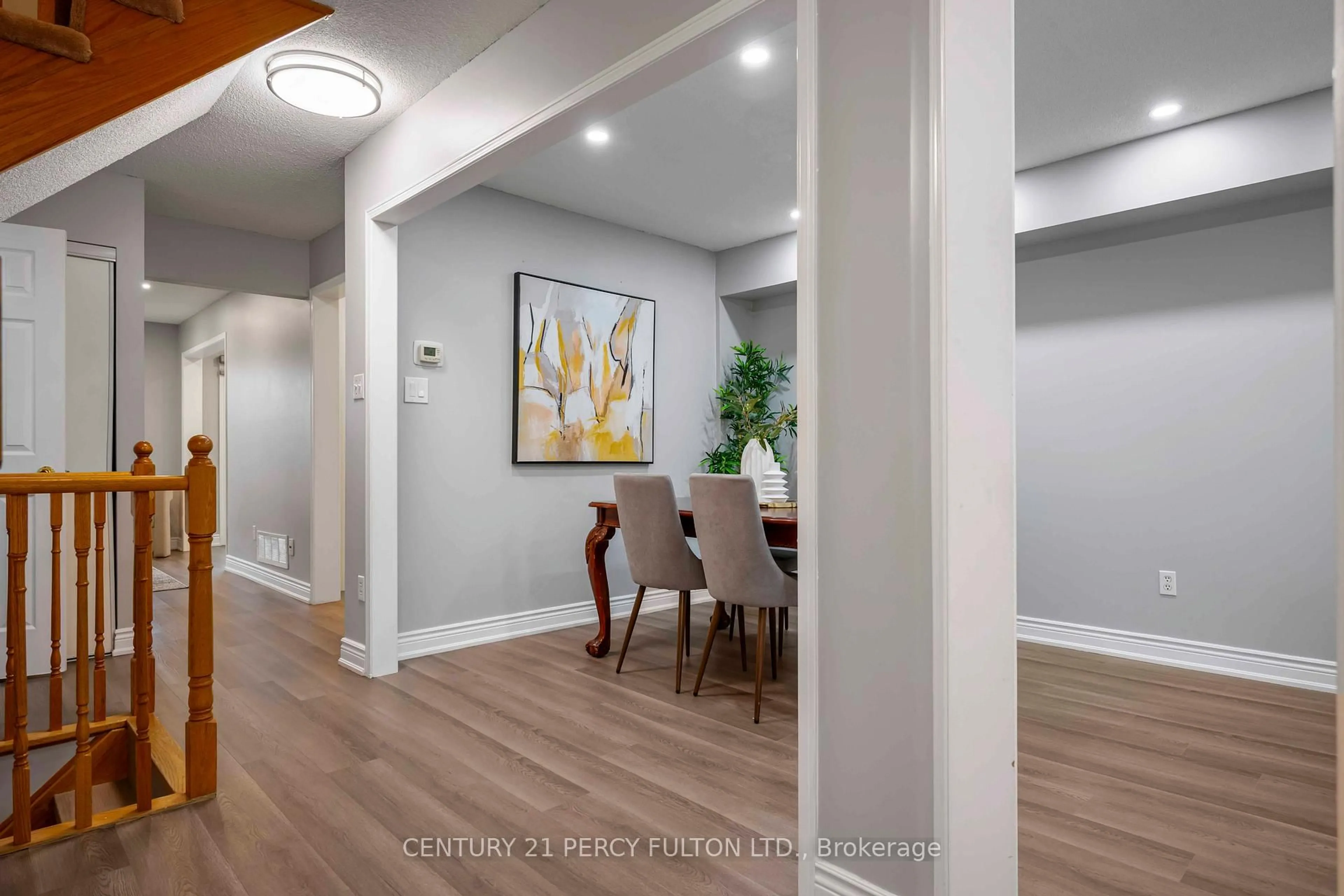 Indoor entryway for 3933 Nightshade Lane, Mississauga Ontario L5N 7J4
