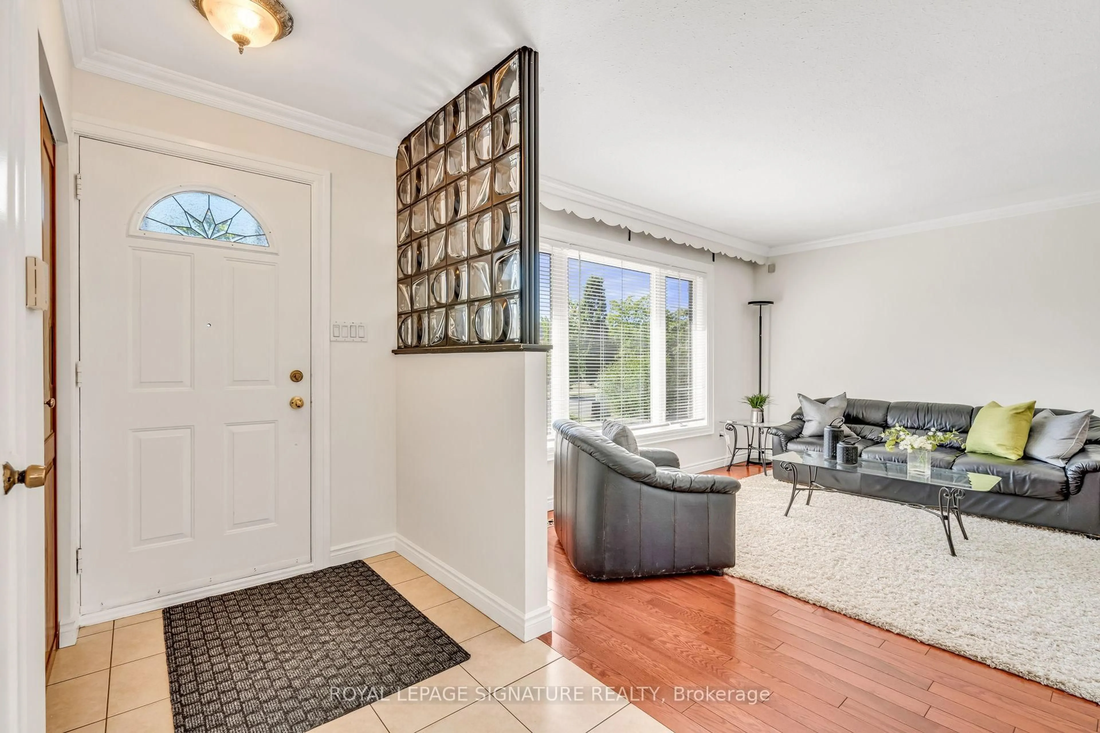 Indoor entryway for 68 Mount Olive Dr, Toronto Ontario M9V 2C8